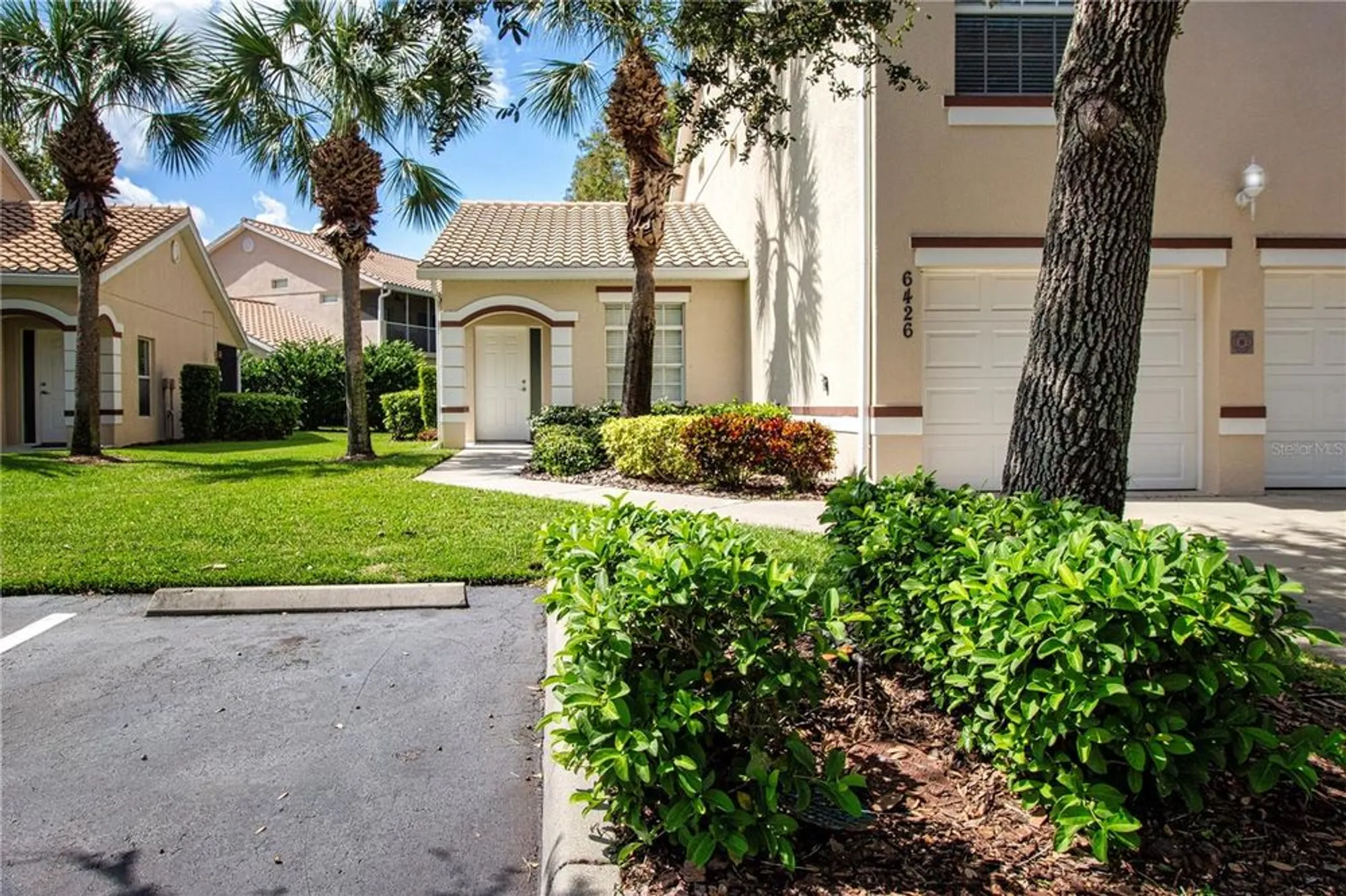 Property Slideshow image 8 of 71 | 6426 bay cedar ln # 101, Bradenton, FL, 34203