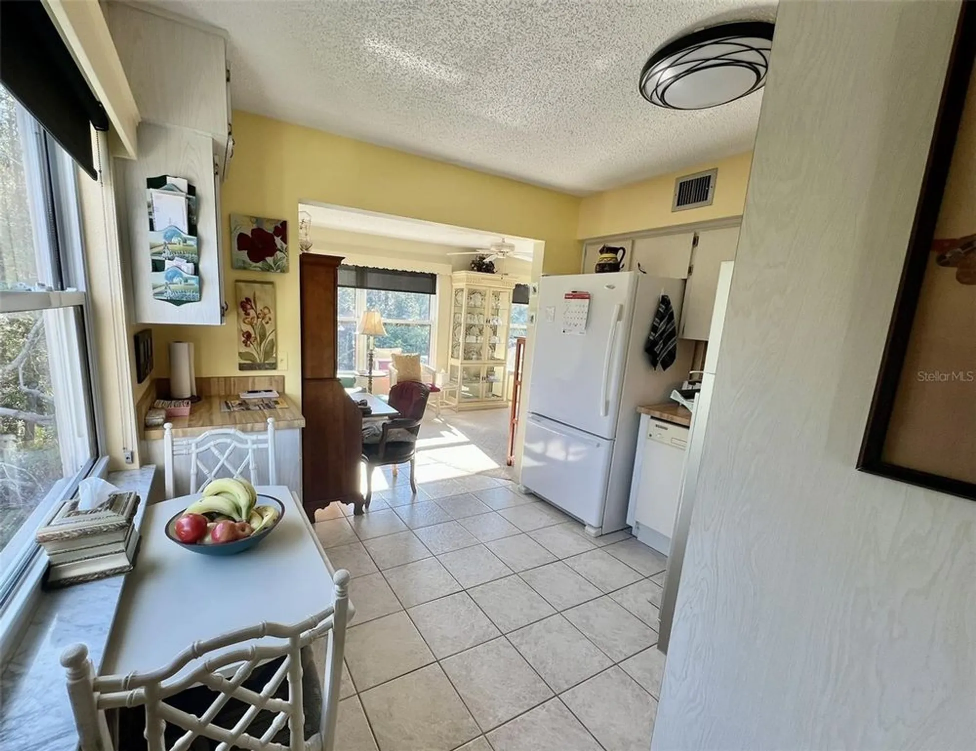 Property Slideshow image 9 of 44 | 2461 rhodesian dr 51, Clearwater, FL, 33763