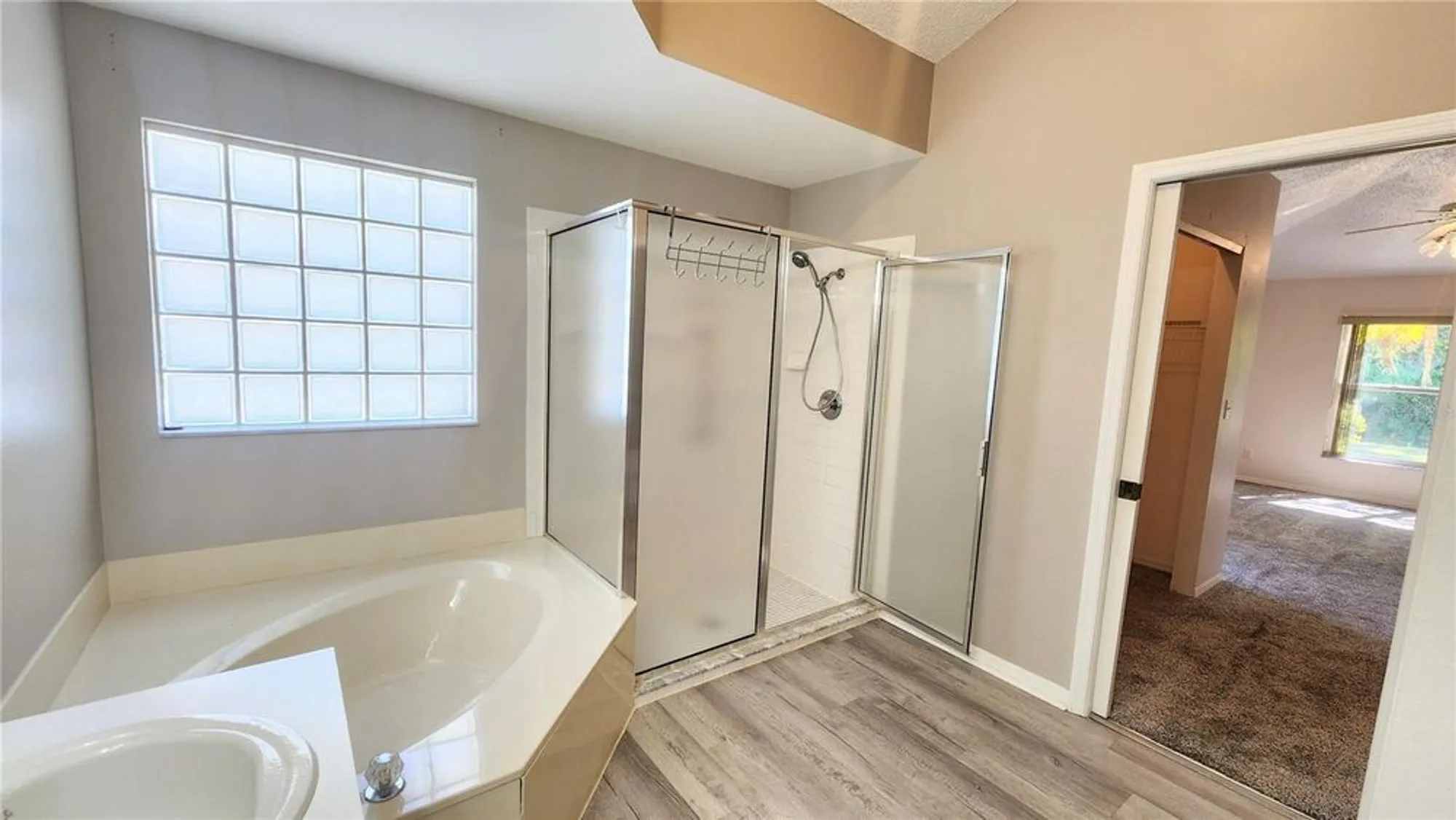 Property Slideshow image 25 of 60 | 2113 e del webb blvd, Sun City Center, FL, 33573