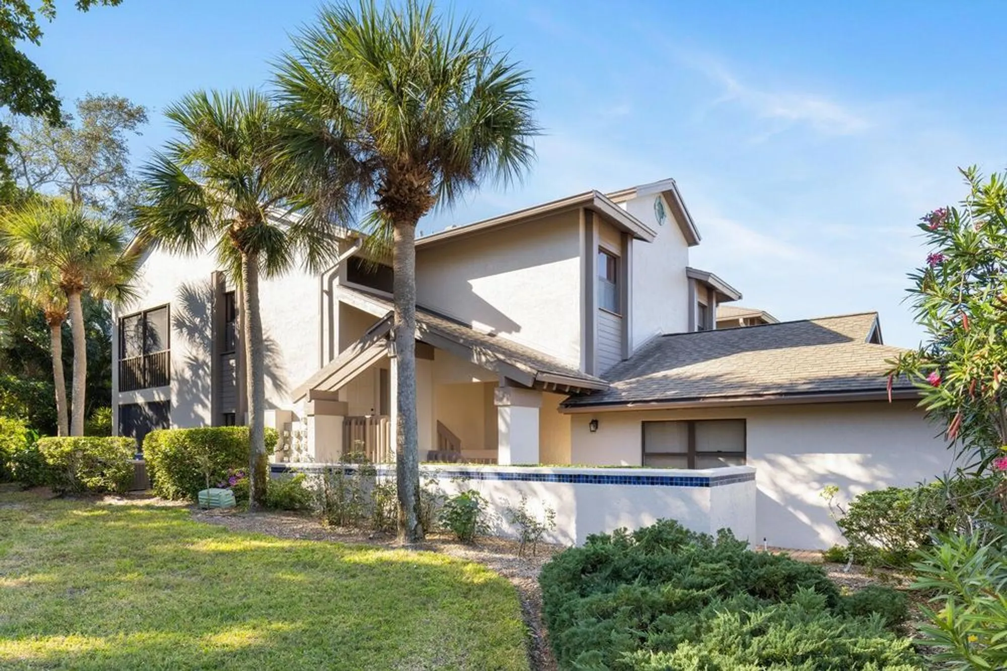 Property Slideshow image 2 of 54 | 1654 starling dr 201, Sarasota, FL, 34231