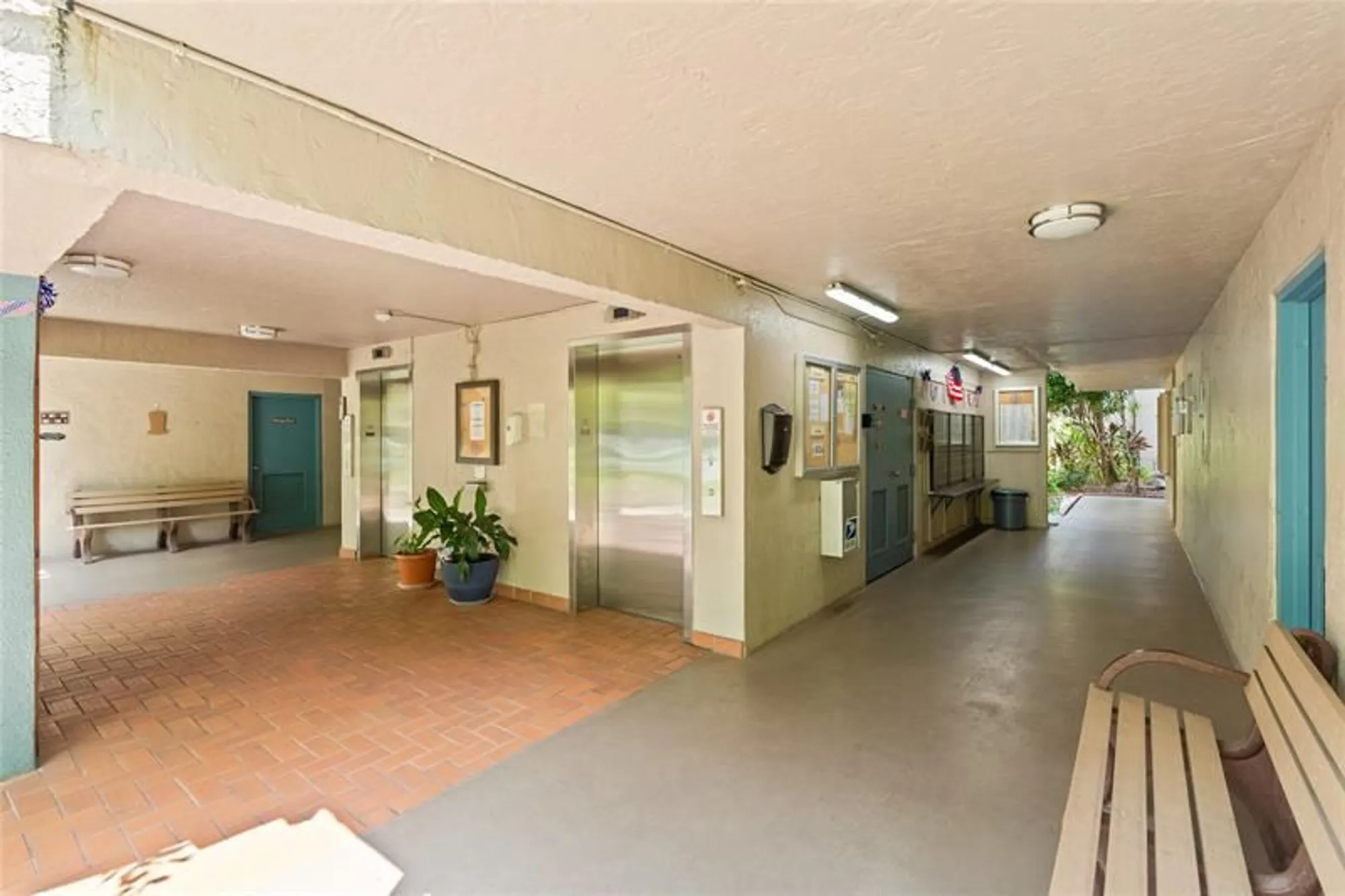 Property Slideshow image 20 of 38 | 900 colony point cir 511, Pembroke Pines, FL, 33026