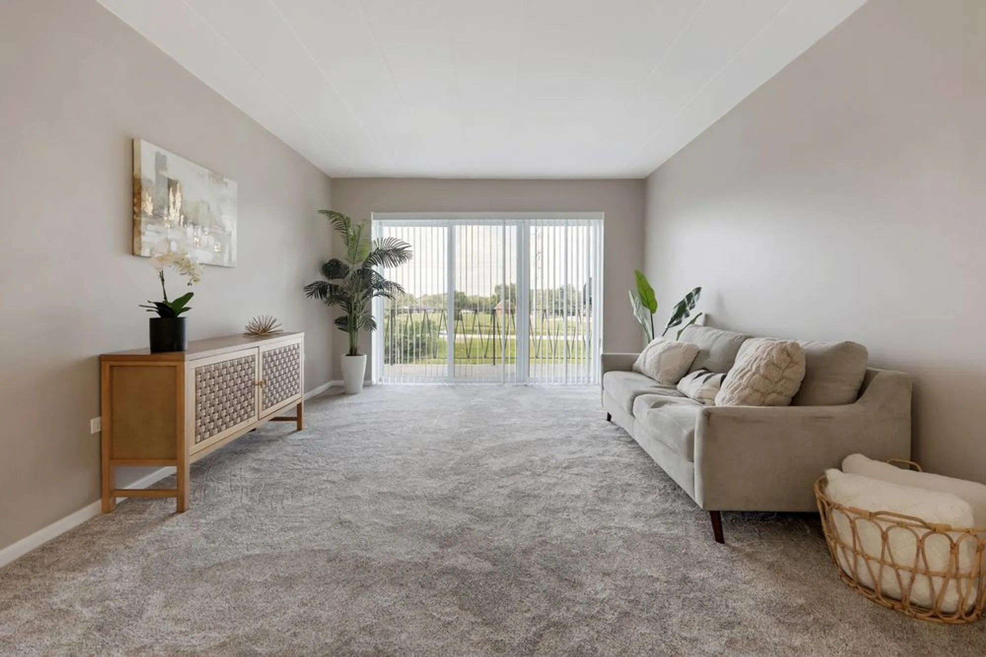 Property Slideshow image 3 of 19 | 2900 maple ave 17e, Downers Grove, IL, 60515