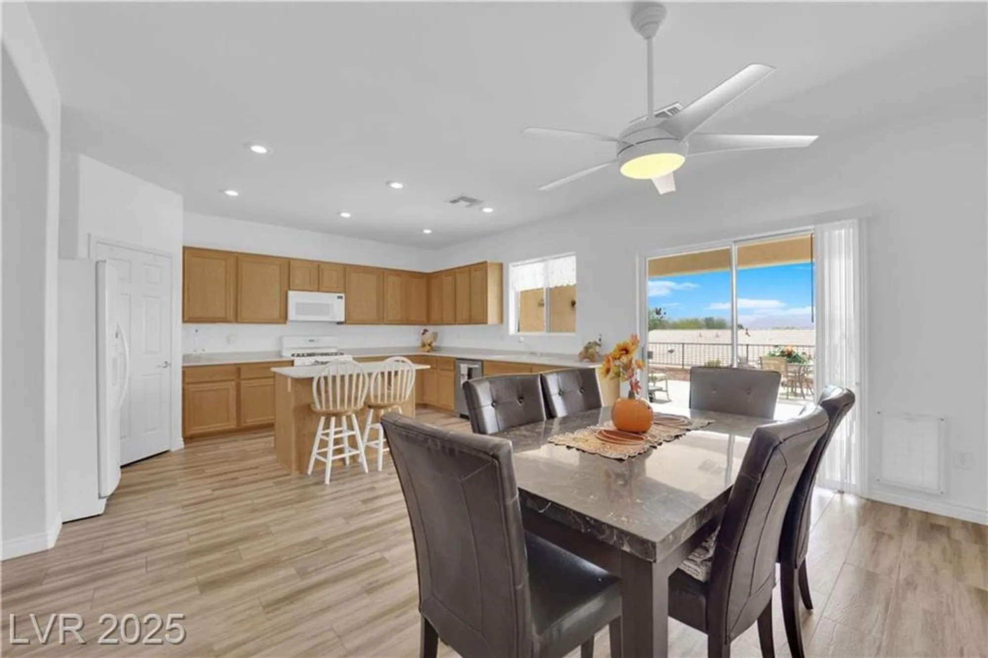 Property Slideshow image 9 of 34 | 2077 wildwood lake st, Henderson, NV, 89052
