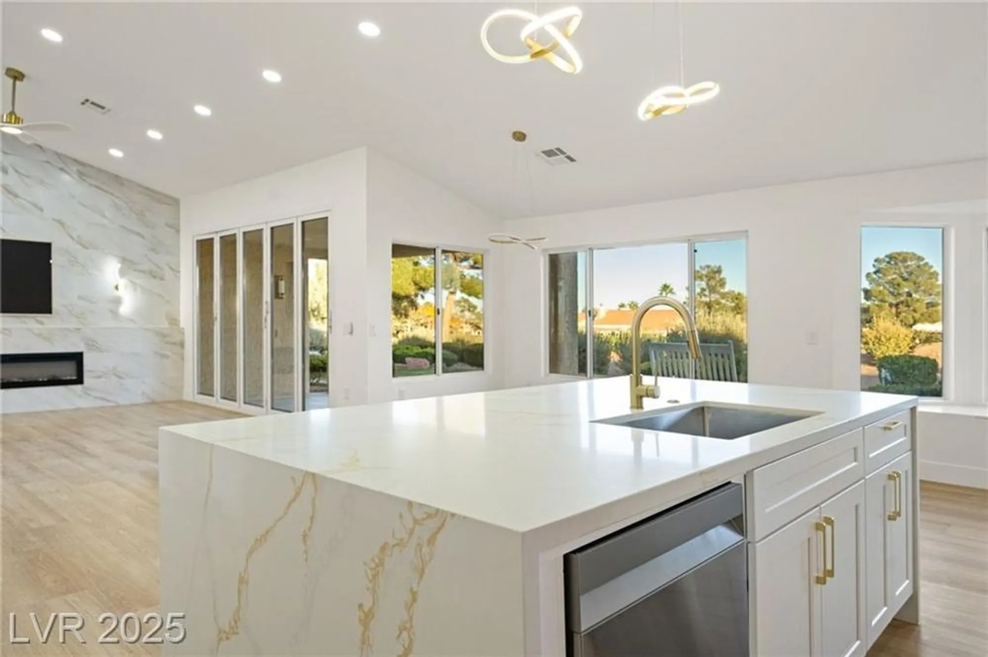 Property Slideshow image 7 of 44 | 2808 crown ridge dr, Las Vegas, NV, 89134