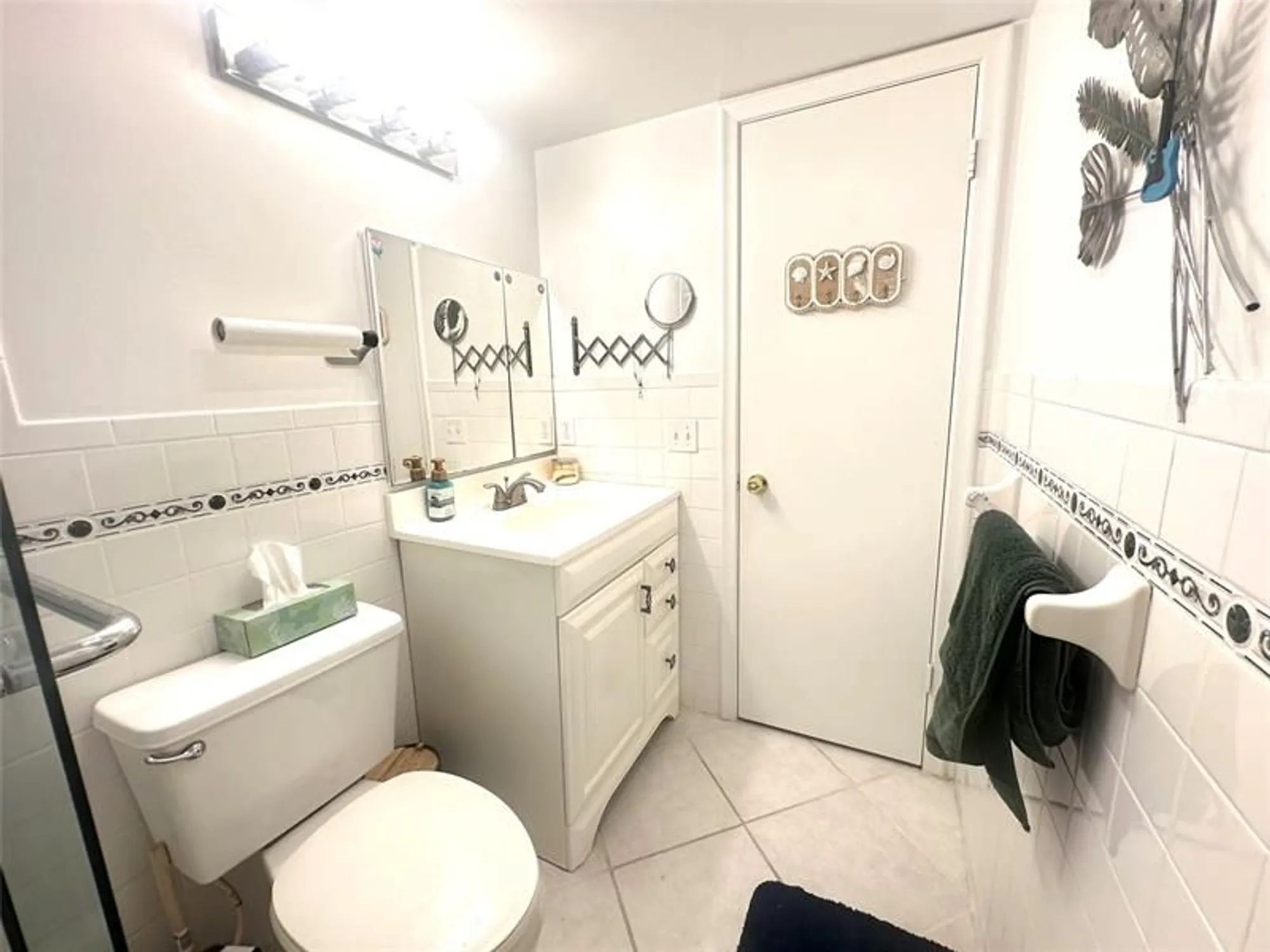 Property Slideshow image 17 of 57 | 2004 harwood c # 2004, Deerfield Beach, FL, 33442