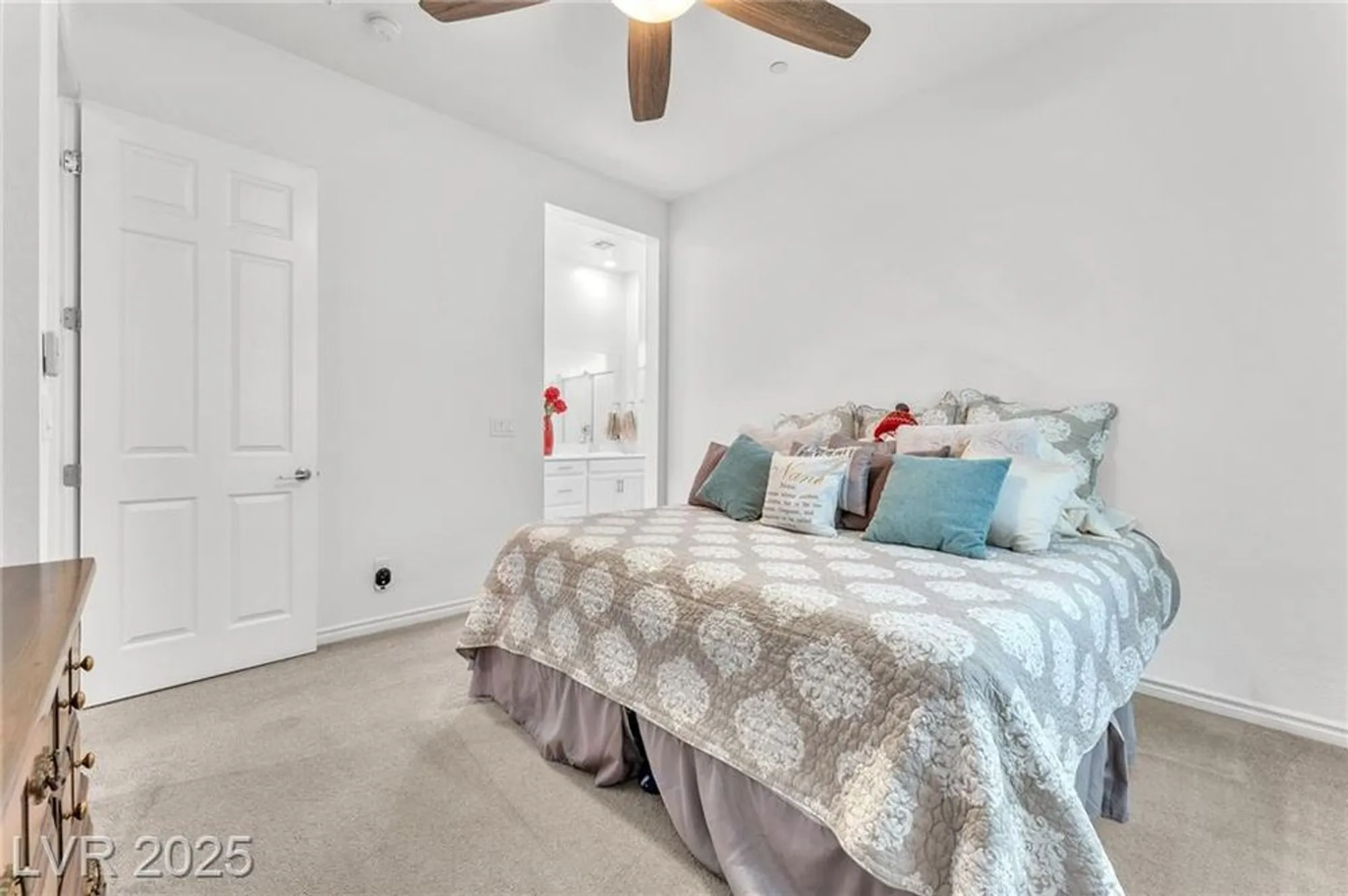 Property Slideshow image 8 of 32 | 771 cactus crossing st, Henderson, NV, 89011