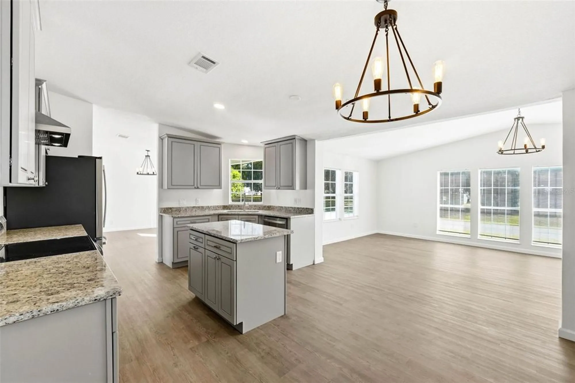 Property Slideshow image 4 of 38 | 5180 lexington cir, Wildwood, FL, 34785