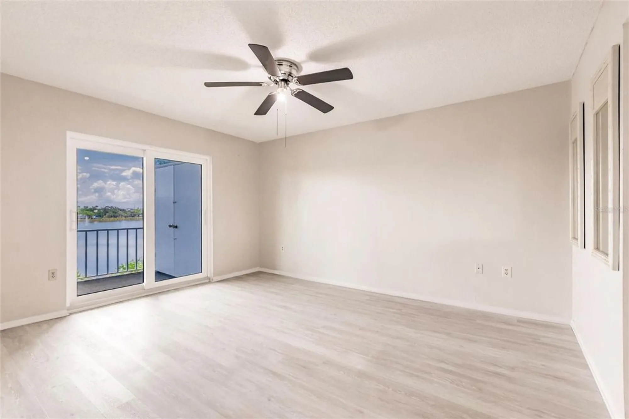 Property Slideshow image 12 of 64 | 3635 lake bayshore dr j-410, Bradenton, FL, 34205