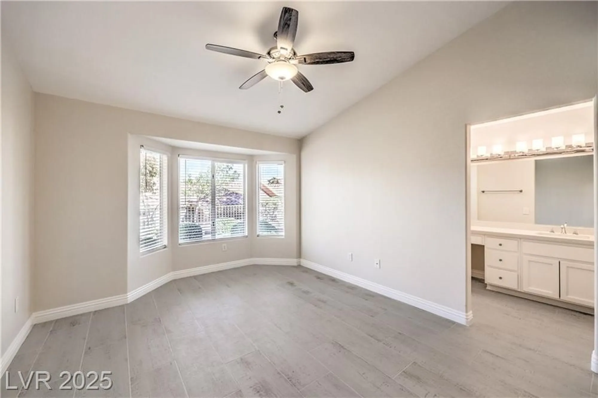 Property Slideshow image 18 of 57 | 10004 heyfield dr, Las Vegas, NV, 89134