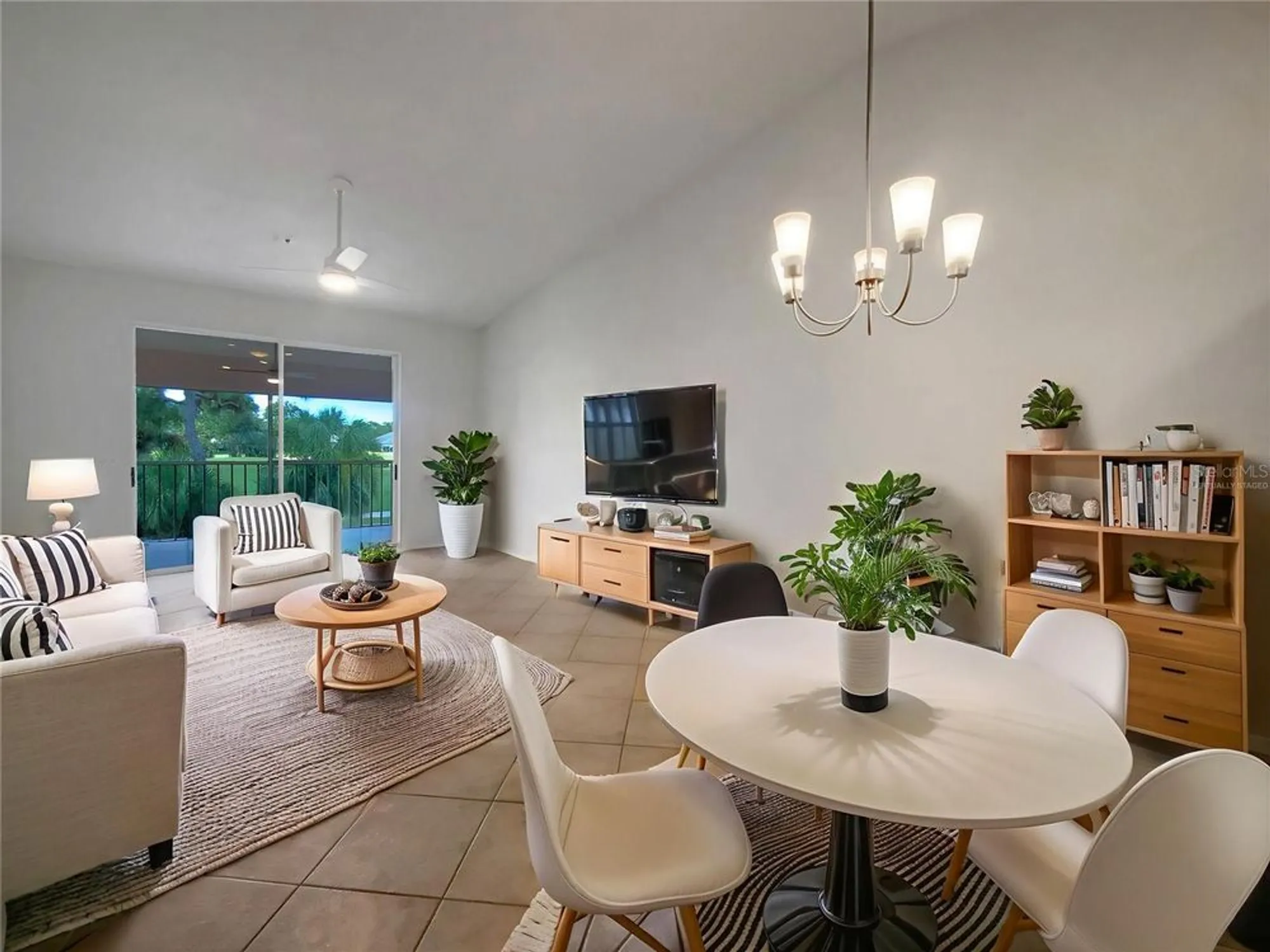 Property Slideshow image 2 of 20 | 6904 drewrys blf 810, Bradenton, FL, 34203