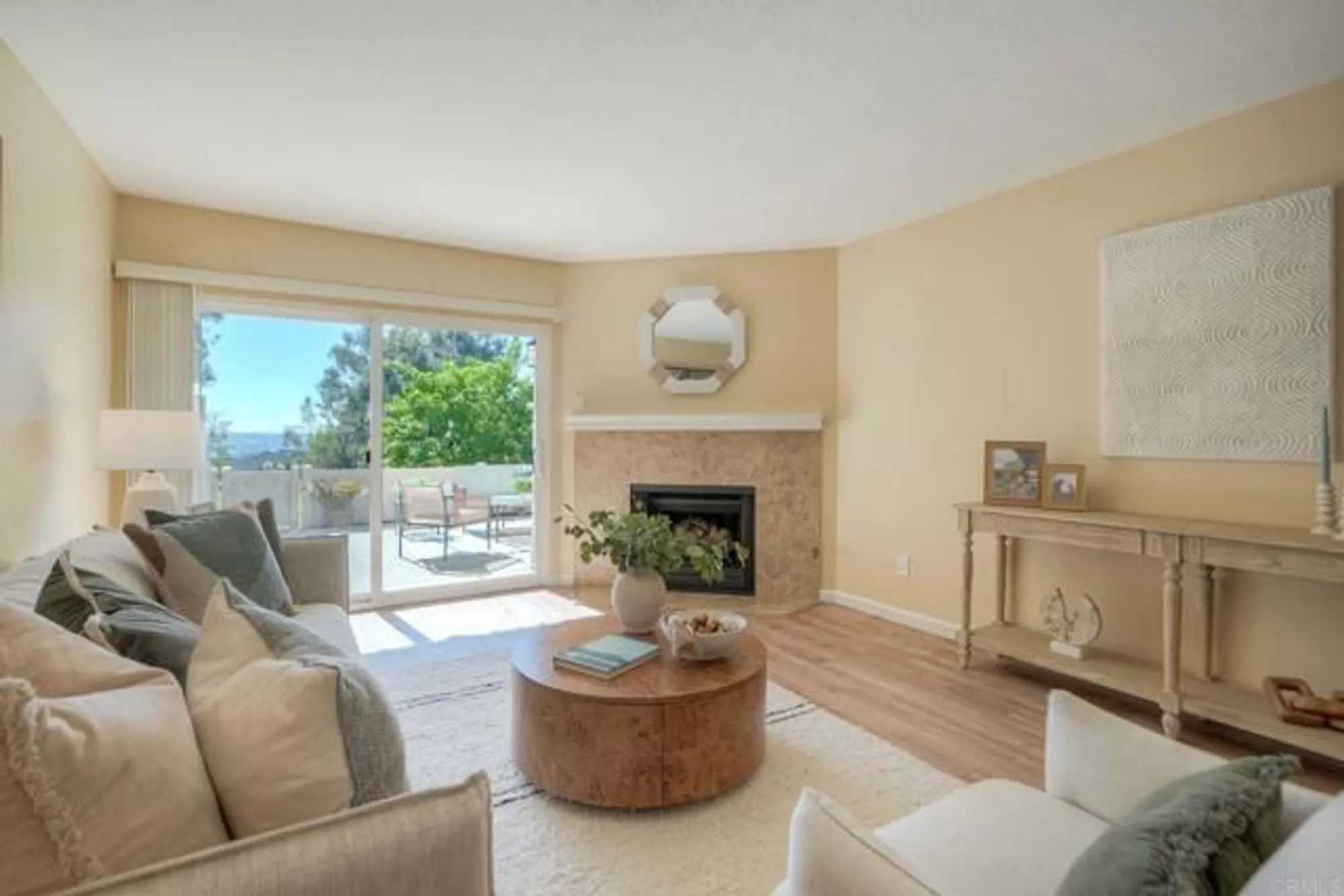 Property Slideshow image 10 of 28 | 220 s shorehang ln, Encinitas, CA, 92024