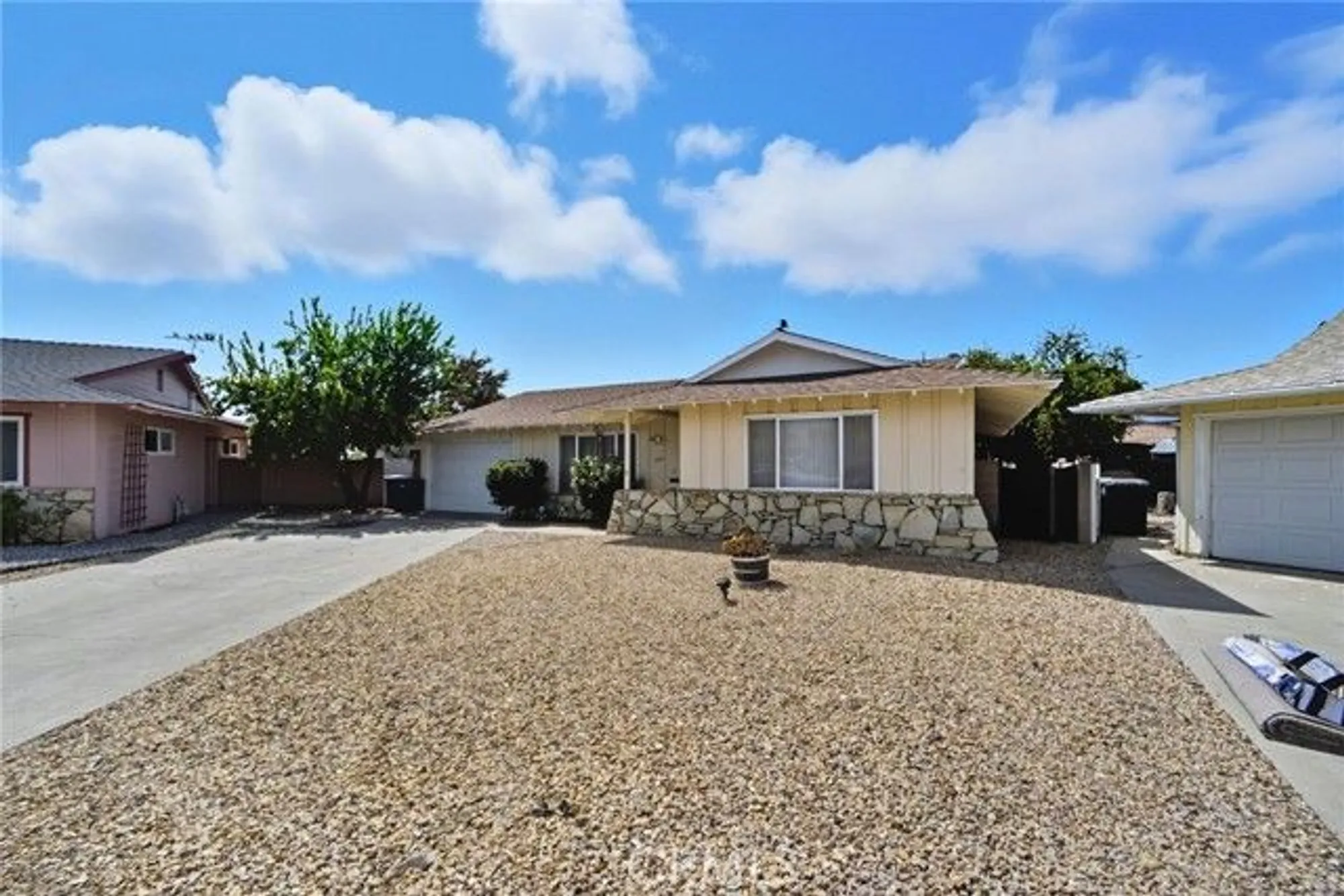 Property Slideshow image 3 of 26 | 1461 w westmont ave, Hemet, CA, 92543