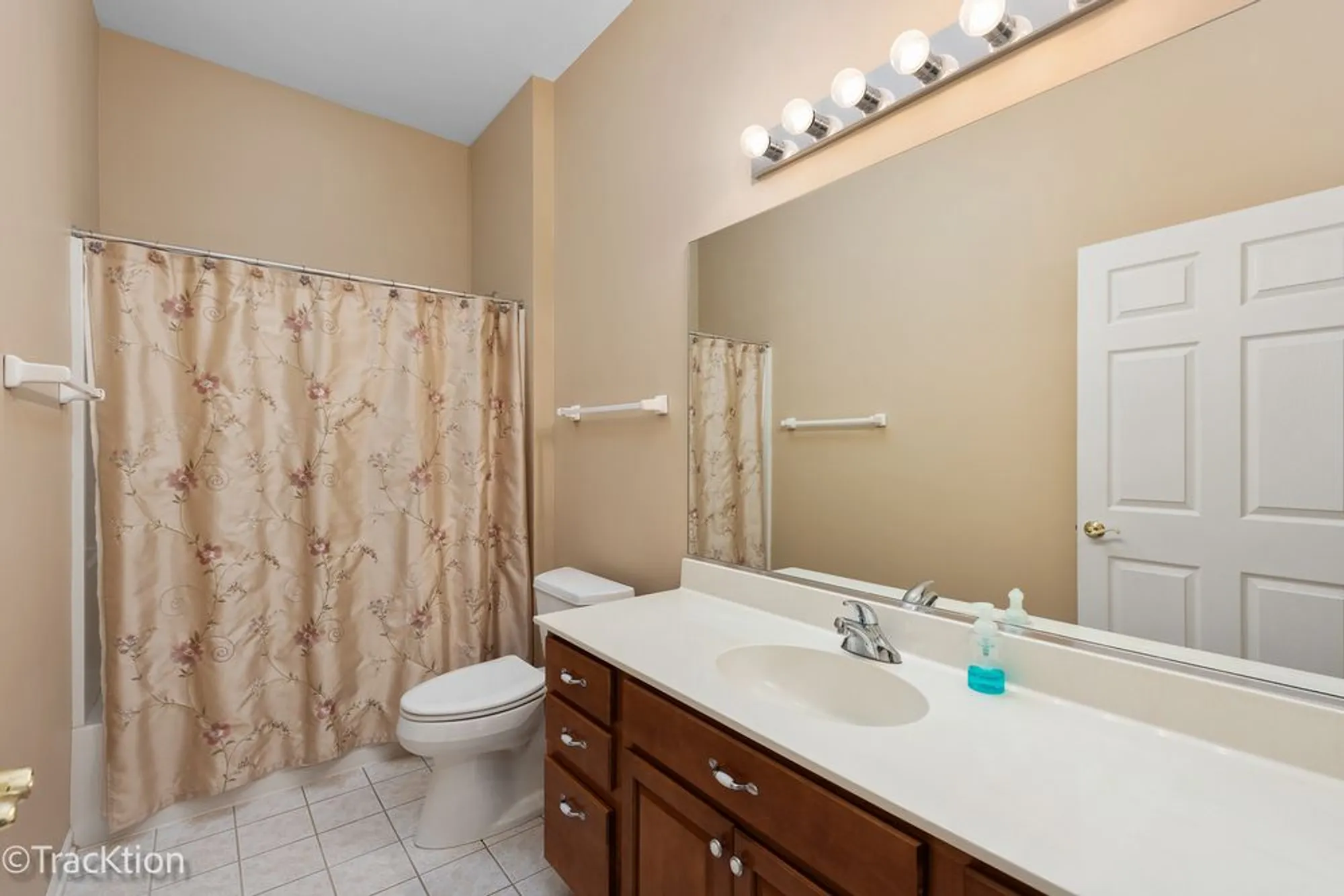 Property Slideshow image 14 of 15 | 16400 crescent lake dr # 16400, Crest Hill, IL, 60403