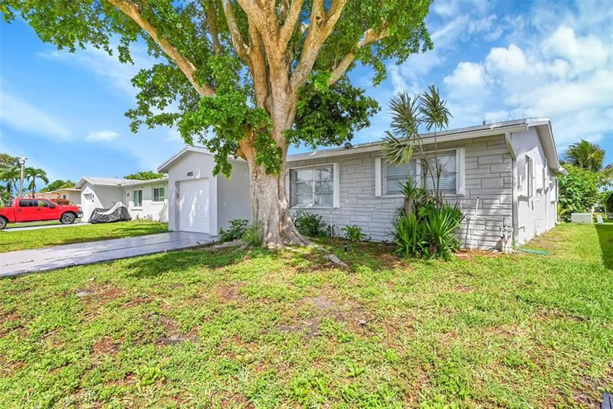 Property Slideshow image 4 of 35 | 6925 nw 11th st, Margate, FL, 33063
