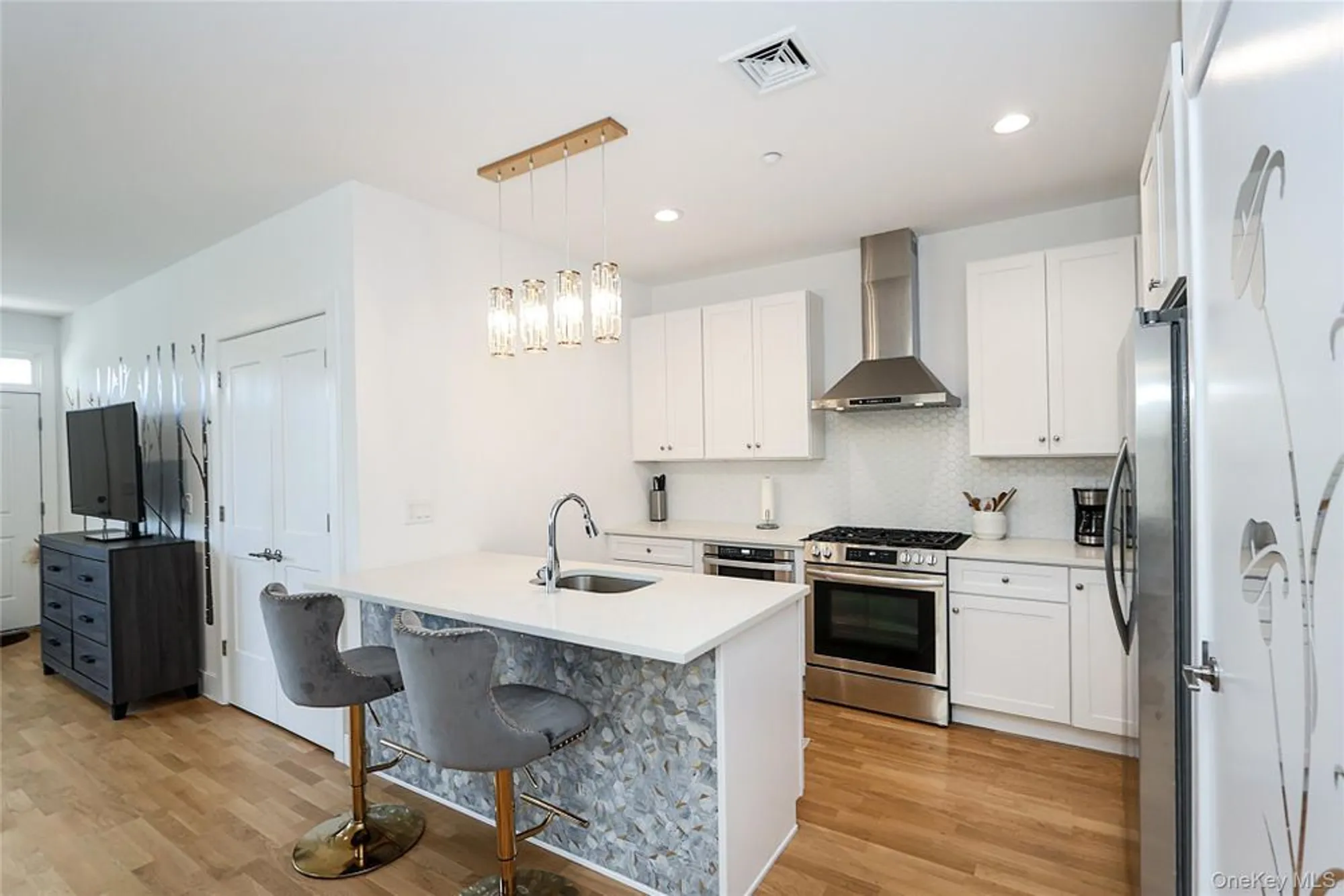 Property Slideshow image 13 of 29 | 209 breton way, Glen Cove, NY, 11542