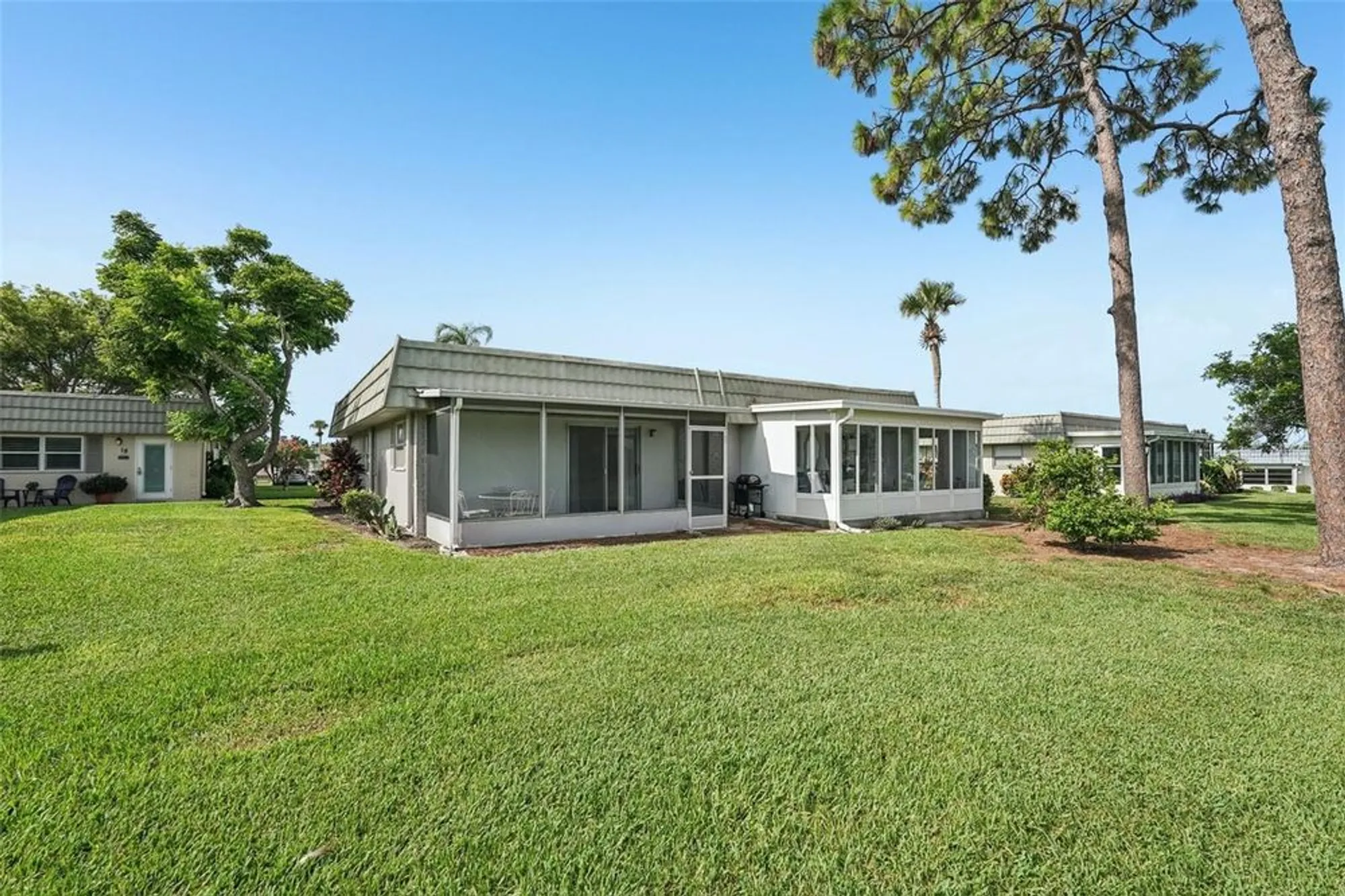 Property Slideshow image 18 of 50 | 201 kings blvd 19, Sun City Center, FL, 33573