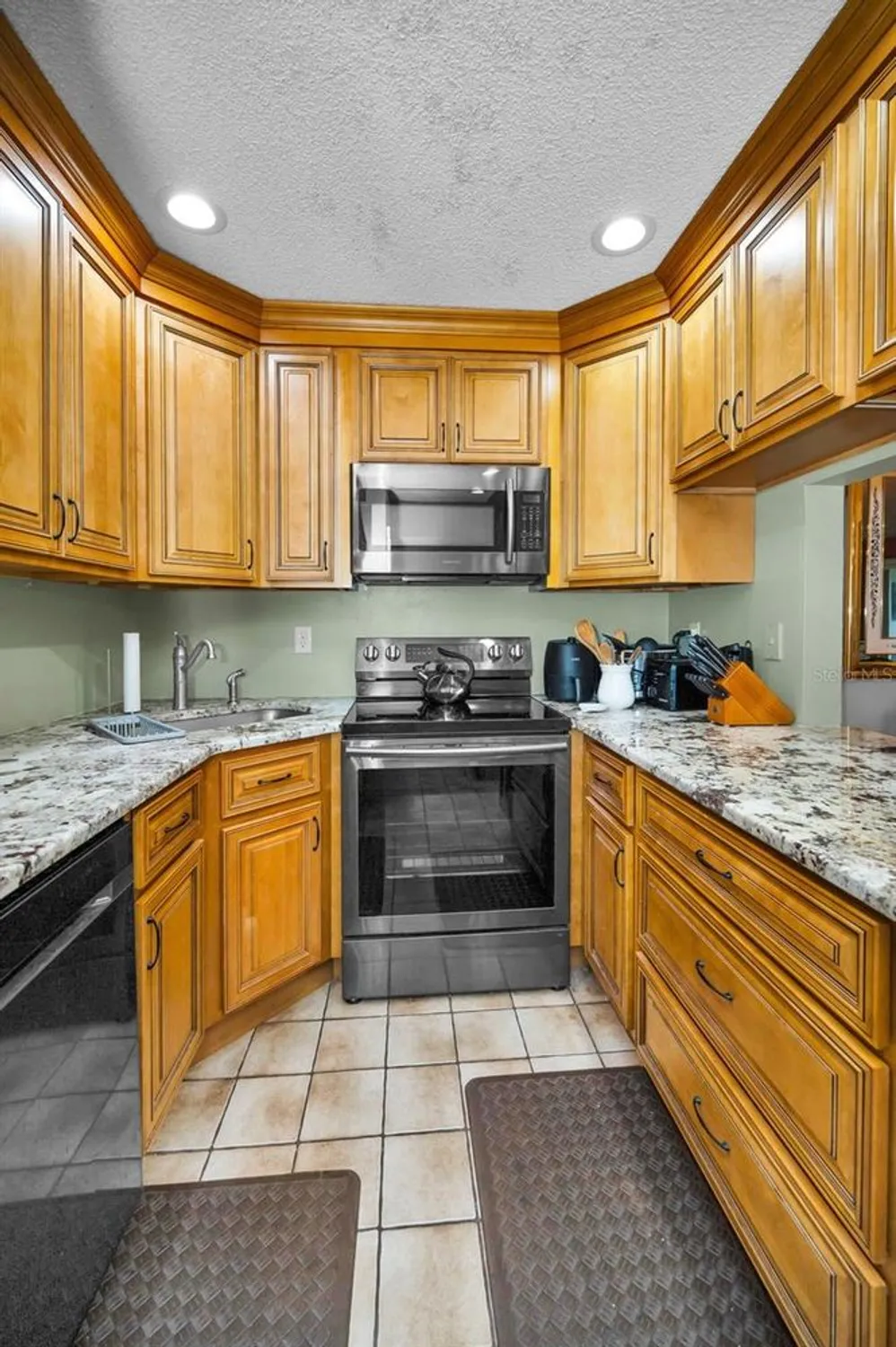 Property Slideshow image 25 of 65 | 2666 pine ridge way c2, Palm Harbor, FL, 34684
