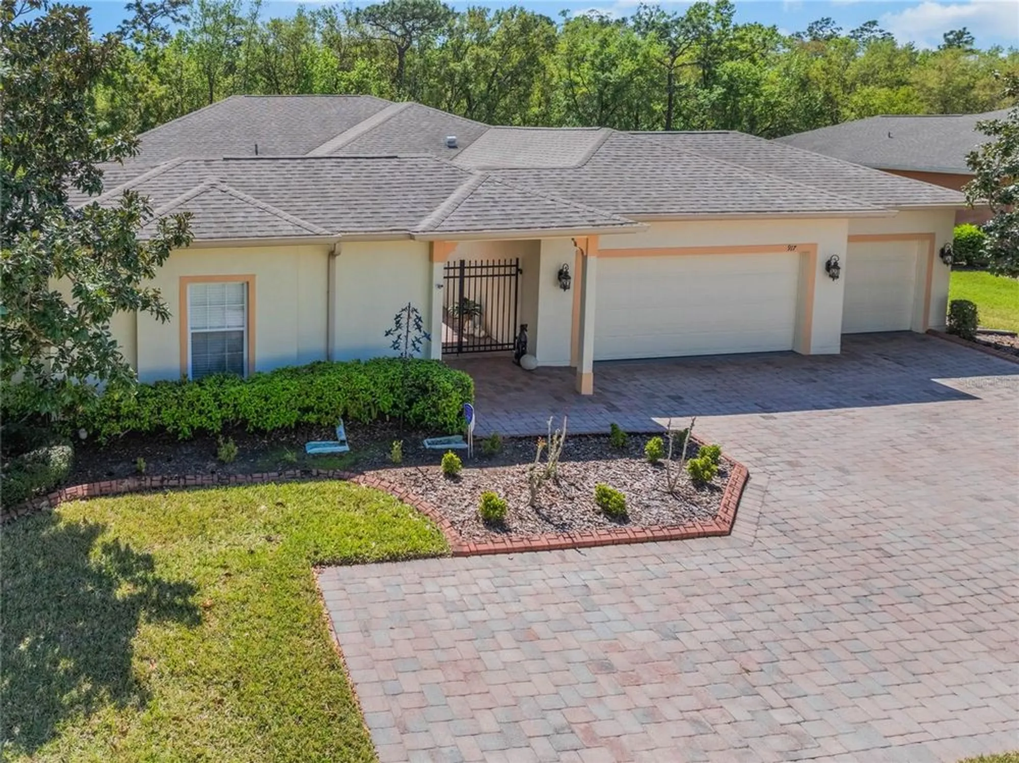 Property Slideshow image 3 of 89 | 917 shorehaven dr, Poinciana, FL, 34759