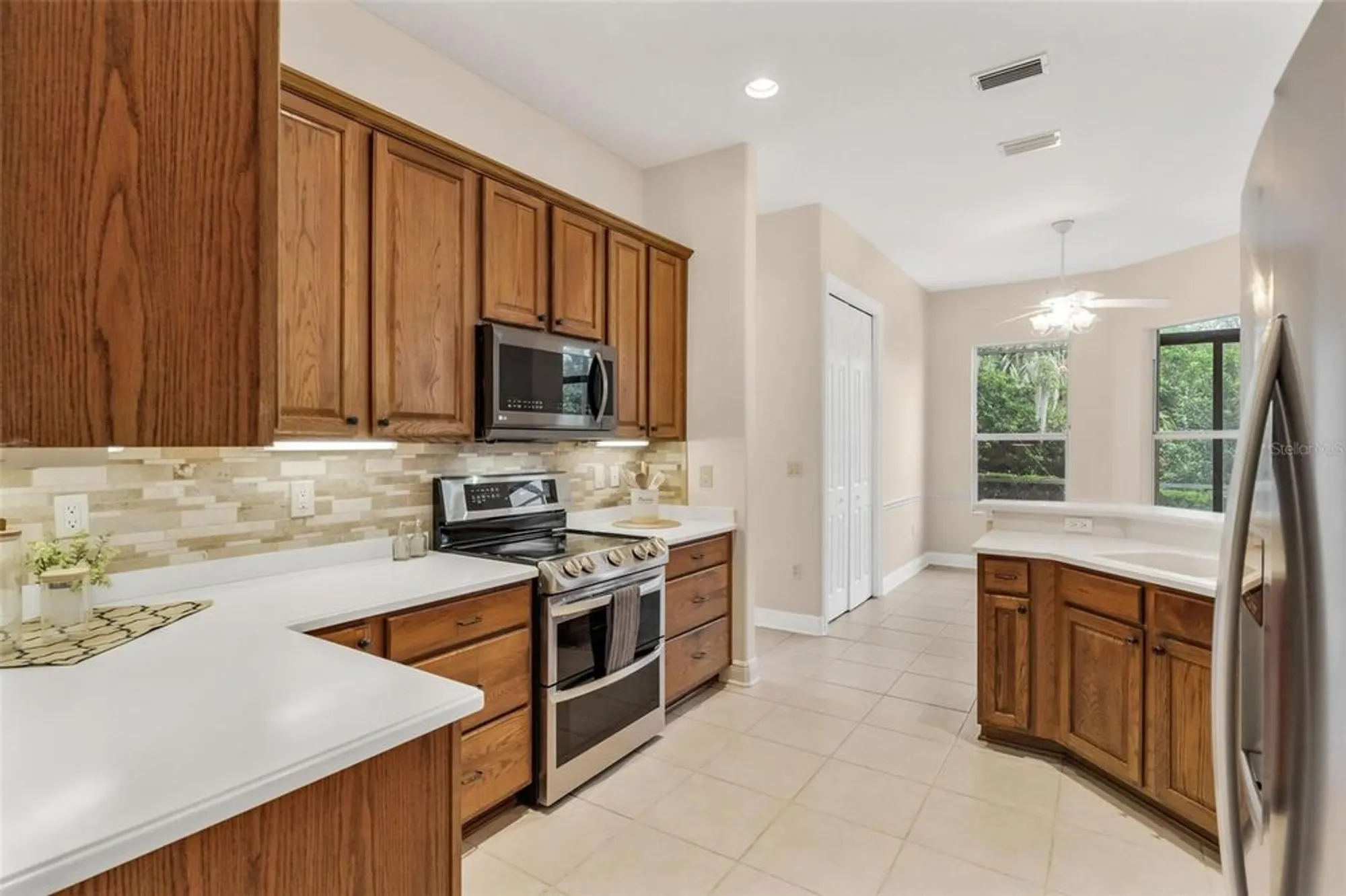 Property Slideshow image 20 of 49 | 5239 grove mnr, Lady Lake, FL, 32159