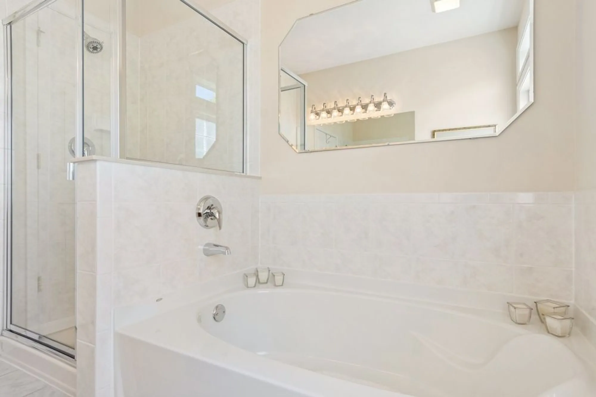 Property Slideshow image 17 of 40 | 1504 mansfield dr, Aurora, IL, 60502