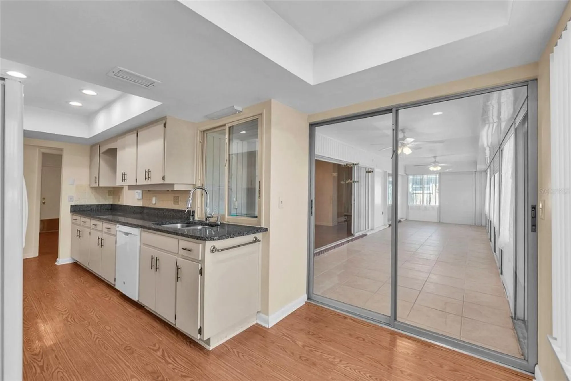 Property Slideshow image 20 of 30 | 1722 coco palm cir, Sun City Center, FL, 33573