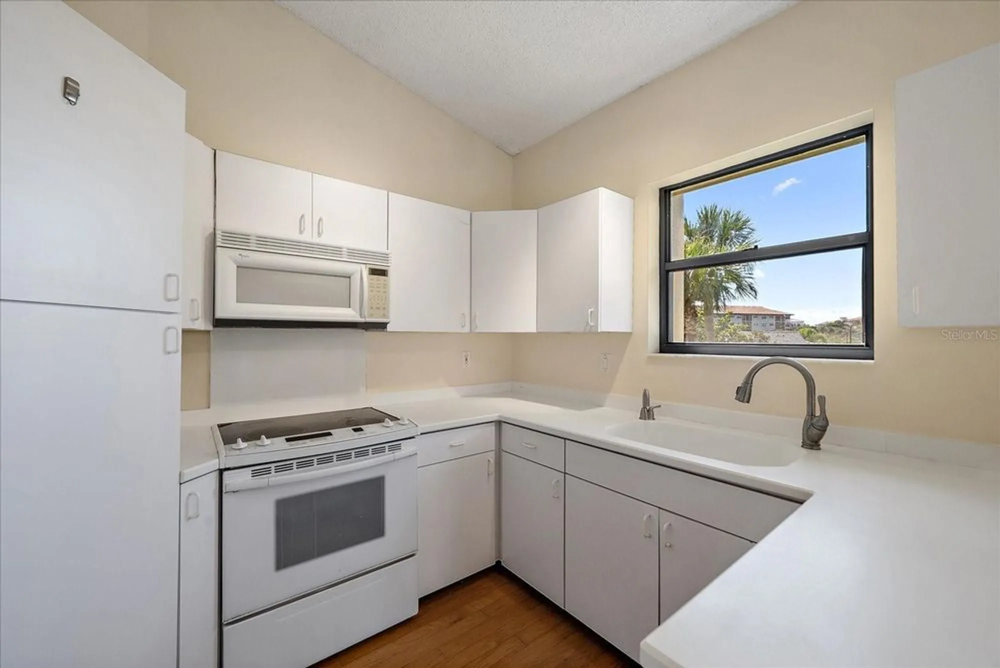 Property Slideshow image 10 of 44 | 5268 heron way 204, Sarasota, FL, 34231