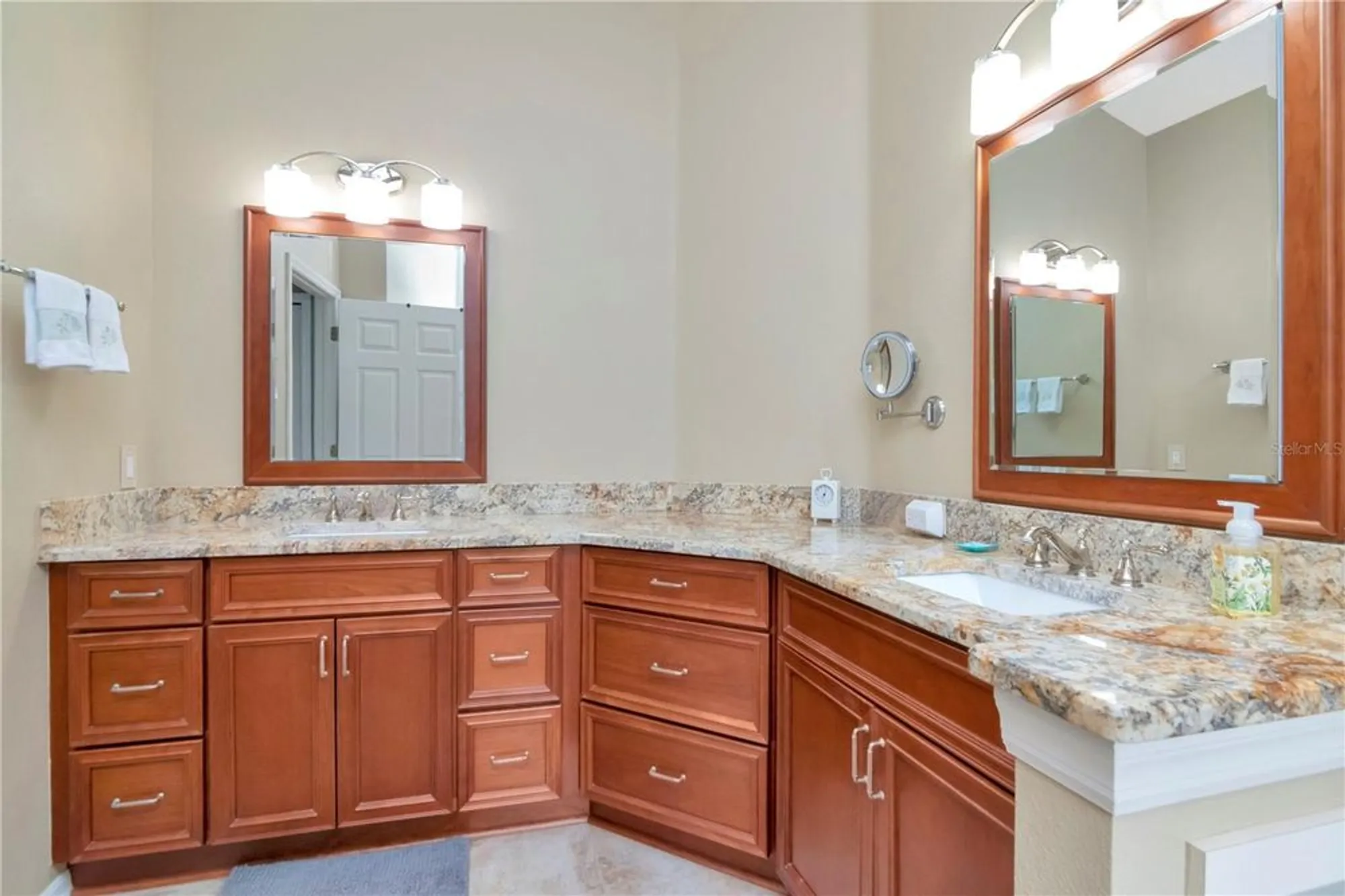 Property Slideshow image 7 of 31 | 1623 arbor knoll loop, Trinity, FL, 34655