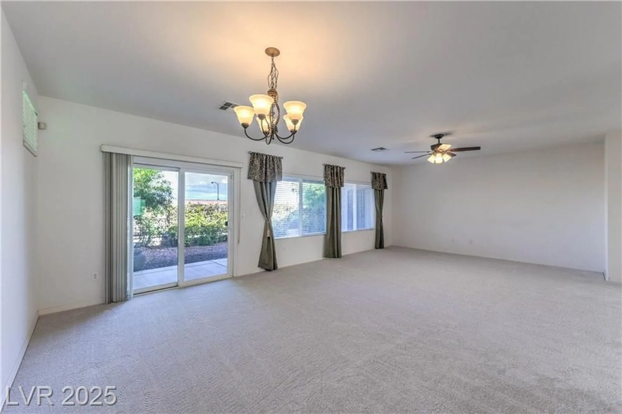 Property Slideshow image 14 of 52 | 2175 waterton rivers dr, Henderson, NV, 89044