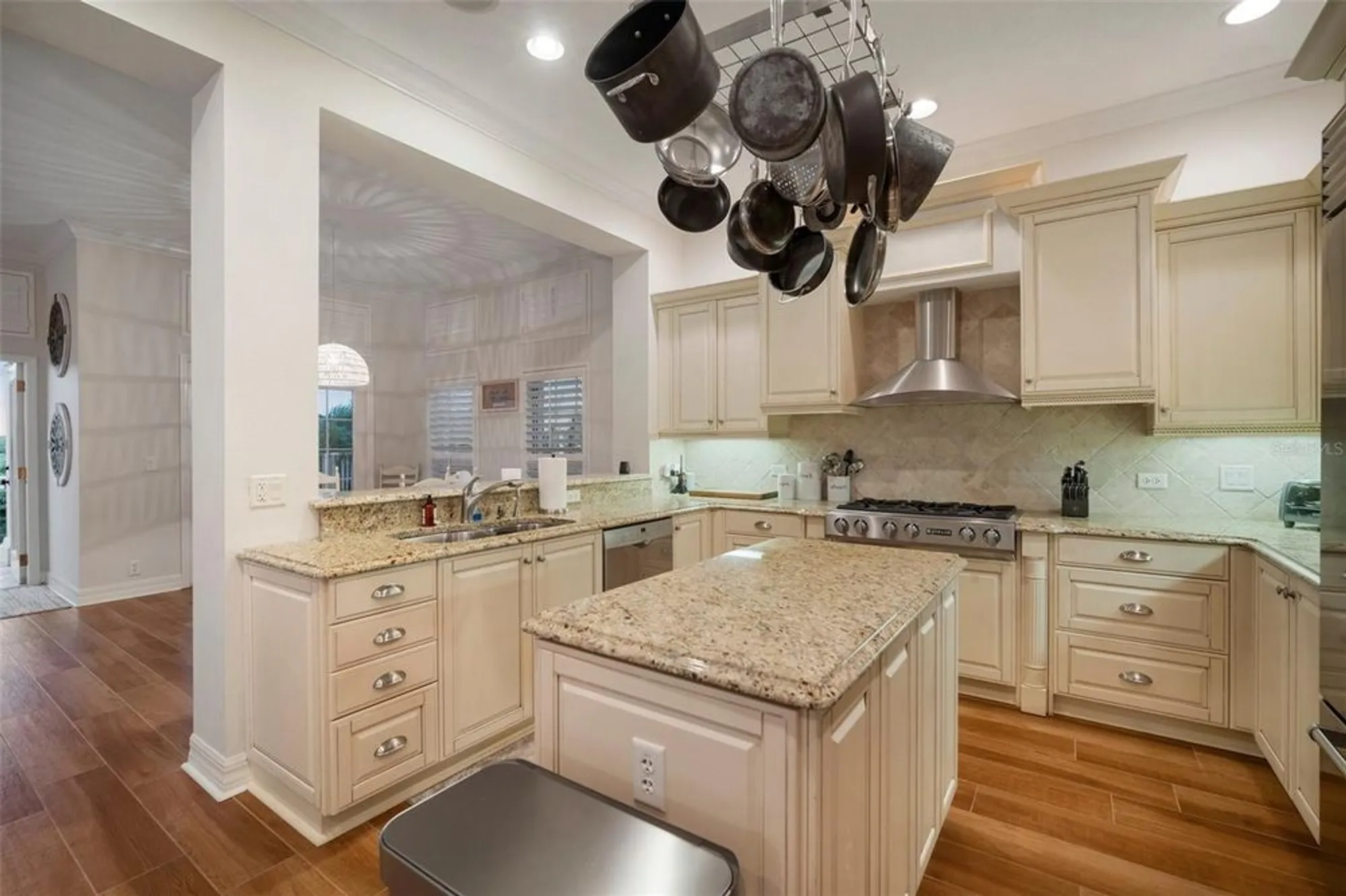 Property Slideshow image 12 of 94 | 825 islebay dr, Apollo Beach, FL, 33572