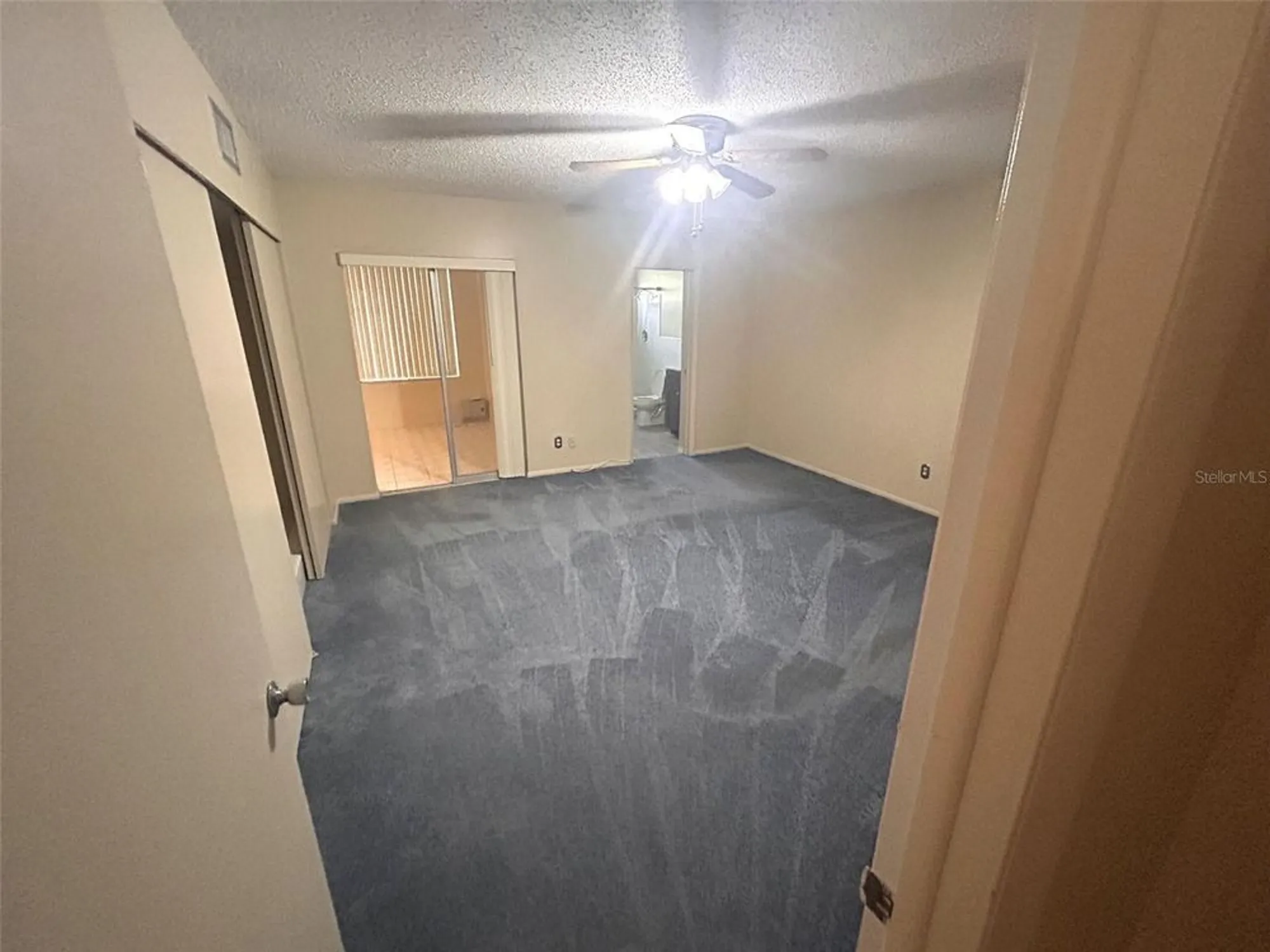 Property Slideshow image 16 of 55 | 2402 ecuadorian way apt 18, Clearwater, FL, 33763