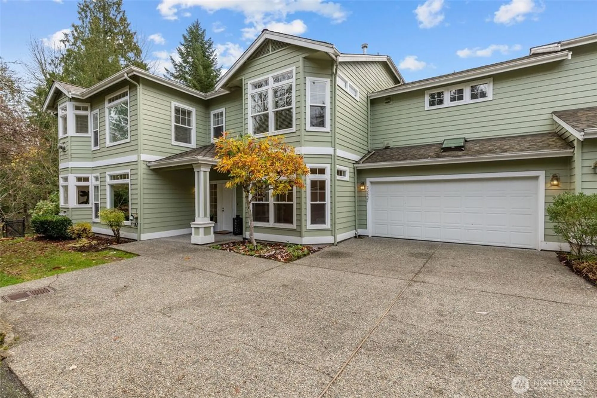 Property Slideshow image 1 of 40 | 22637 se 44th ln, Issaquah, WA, 98029