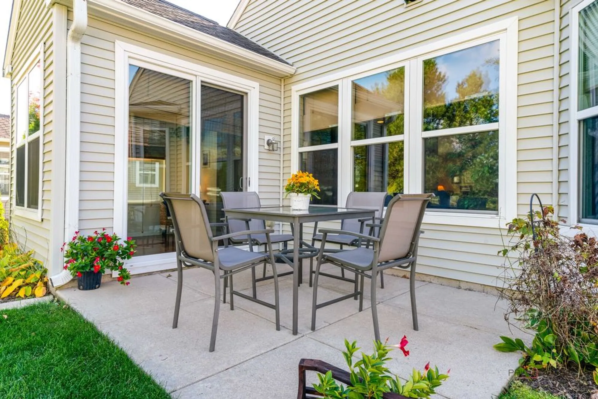 Property Slideshow image 28 of 34 | 3174 comstock ct, Mundelein, IL, 60060