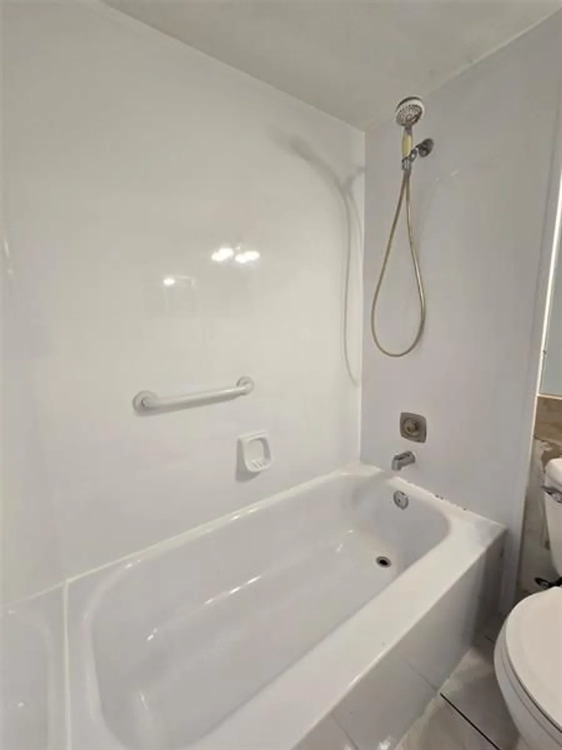 Property Slideshow image 11 of 59 | 4058 harwood e unit e, Deerfield Beach, FL, 33442