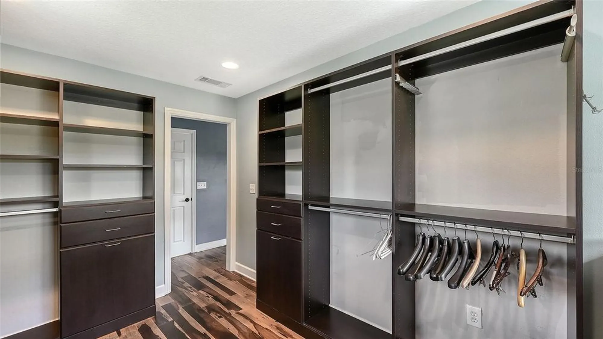 Property Slideshow image 21 of 64 | 8010 conservatory dr, Sarasota, FL, 34243