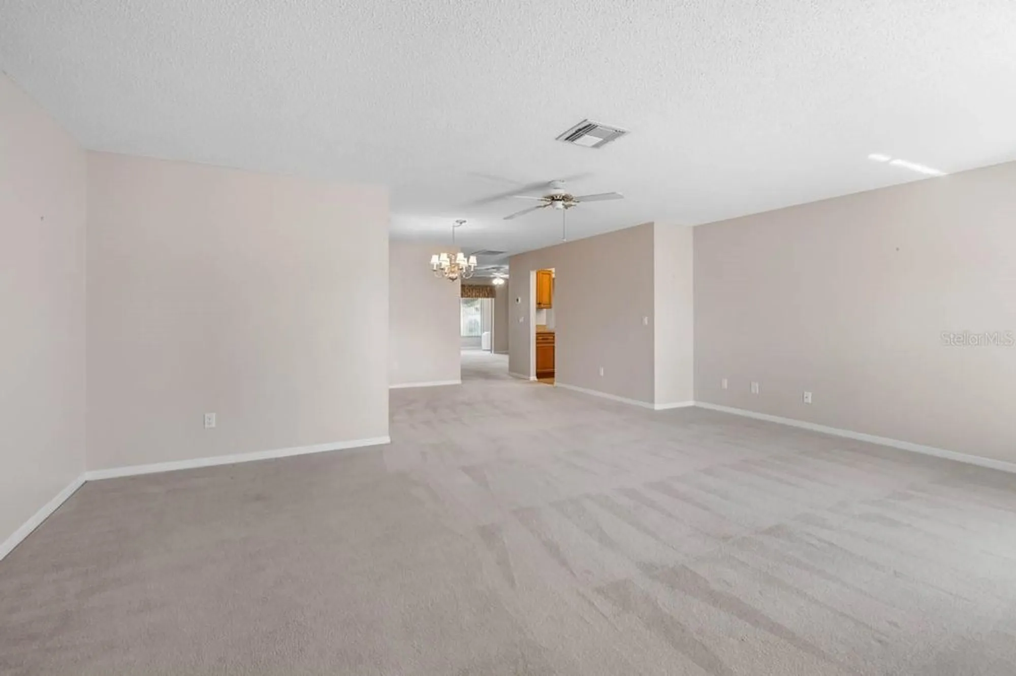 Property Slideshow image 4 of 24 | 910 bluewater dr, Sun City Center, FL, 33573