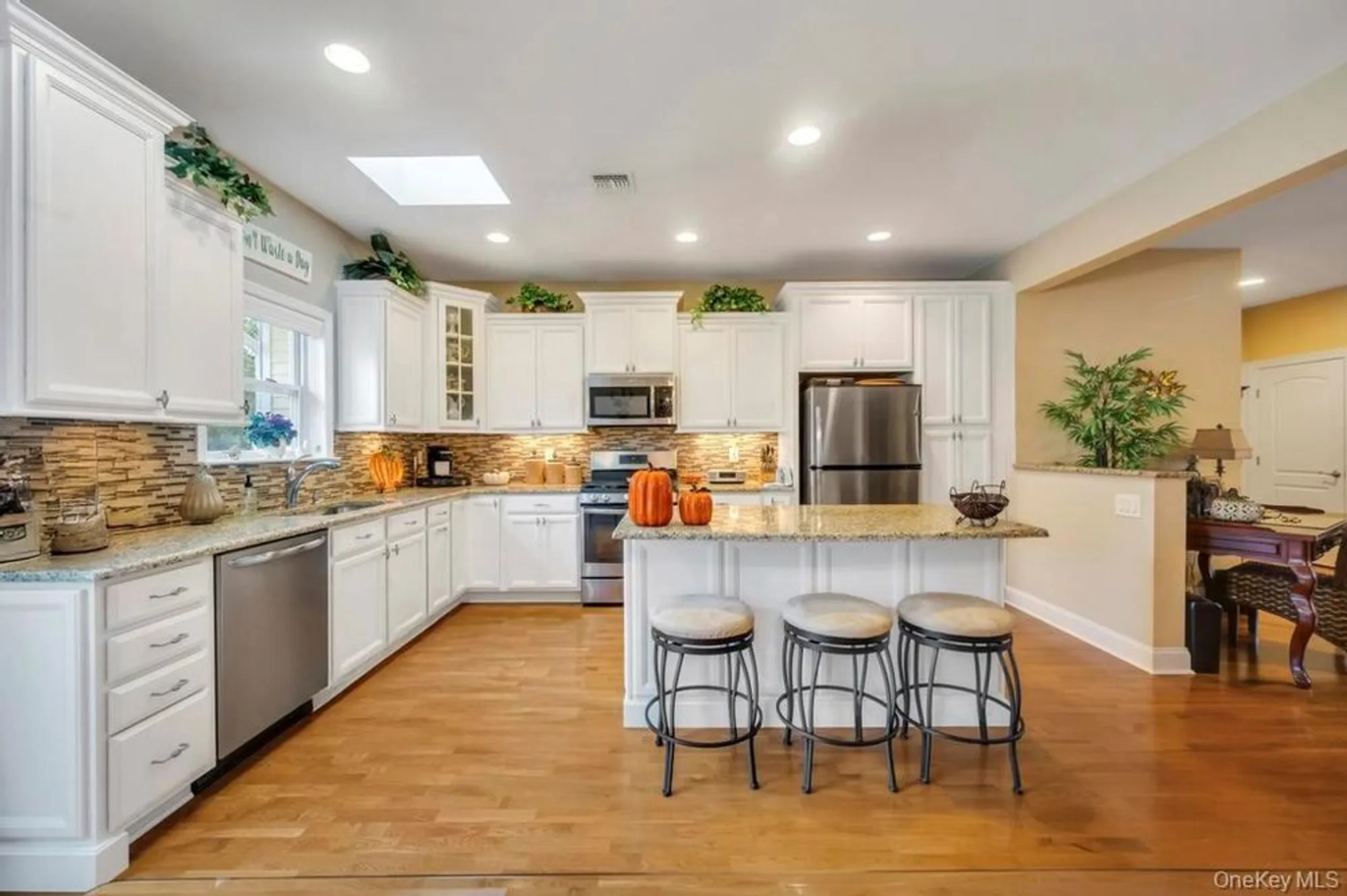 Property Slideshow image 20 of 42 | 4 haverton ct, Riverhead, NY, 11901