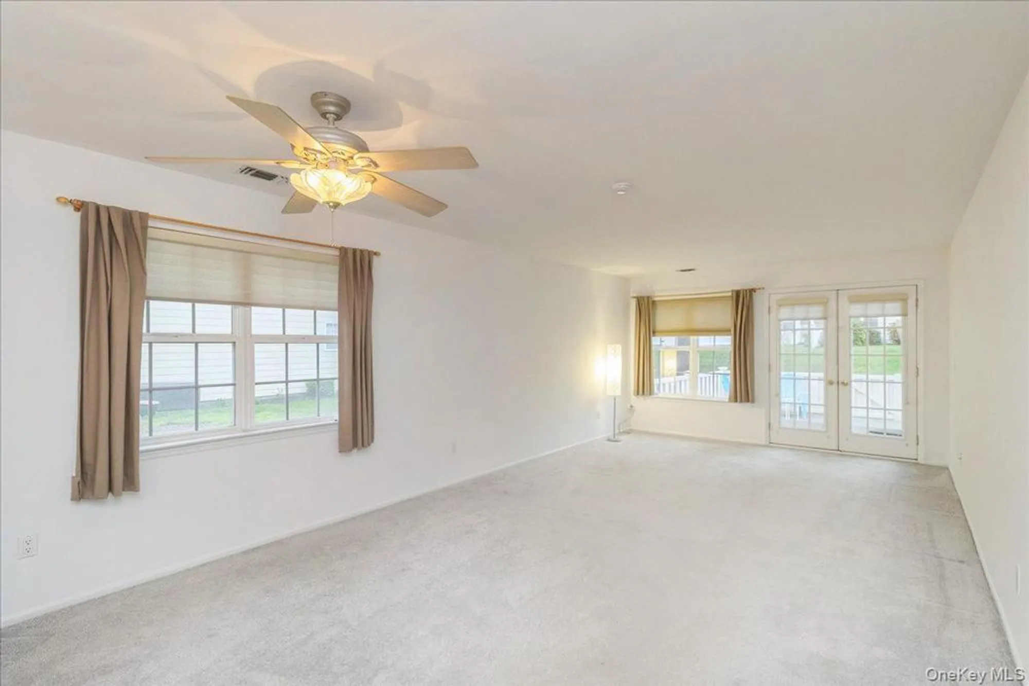 Property Slideshow image 10 of 22 | 163 theodore dr, Coram, NY, 11727