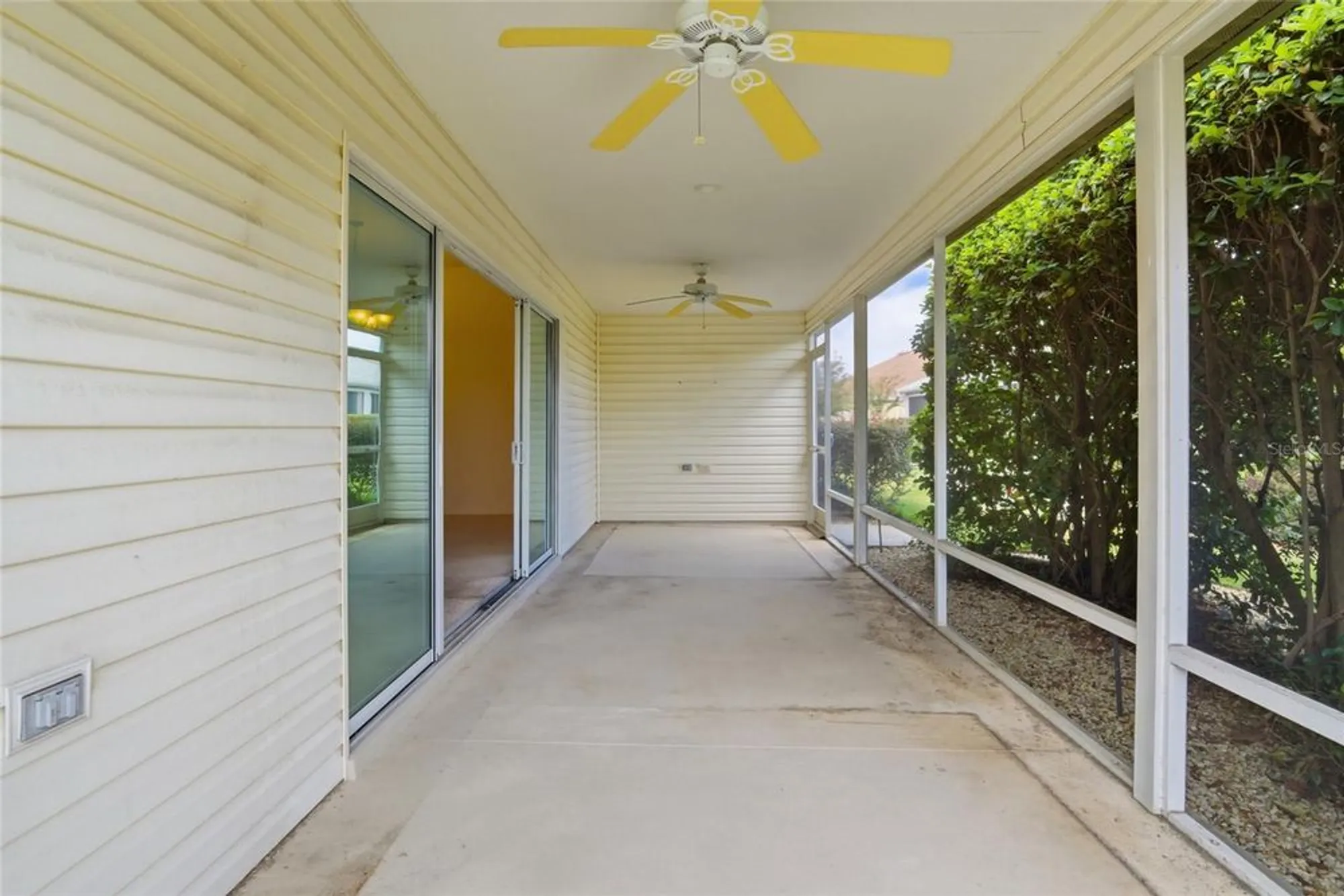 Property Slideshow image 24 of 38 | 1923 useppa oaks ln, The Villages, FL, 32163