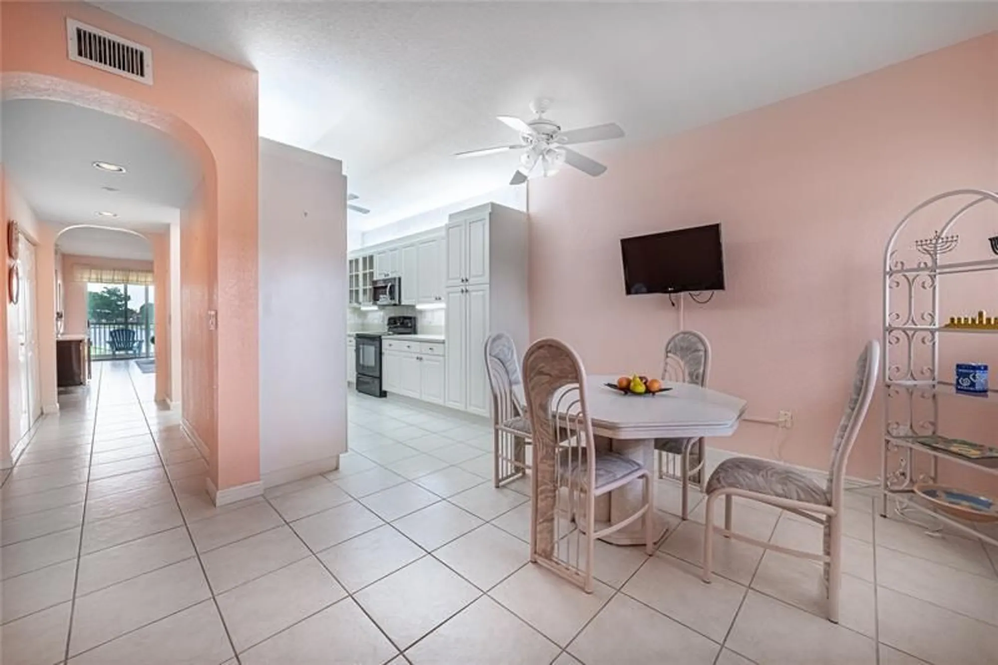 Property Slideshow image 4 of 39 | 7739 southampton ter 202, Tamarac, FL, 33321