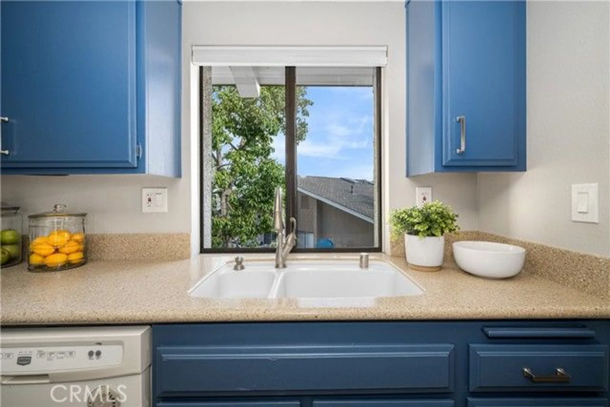 Property Slideshow image 11 of 32 | 8777 tulare dr unit 411h, Huntington Beach, CA, 92646