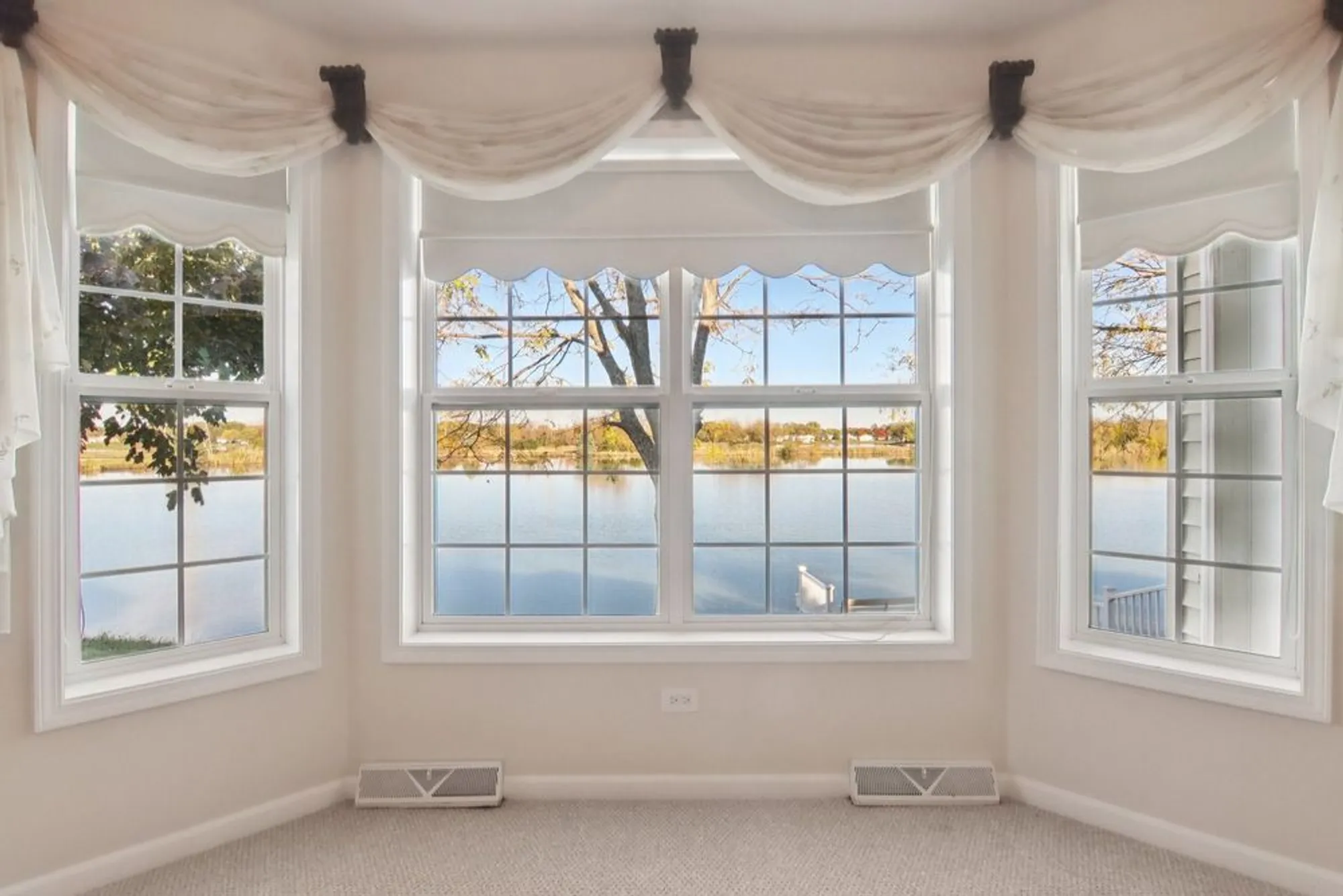 Property Slideshow image 17 of 39 | 328 legacy ct, Grayslake, IL, 60030