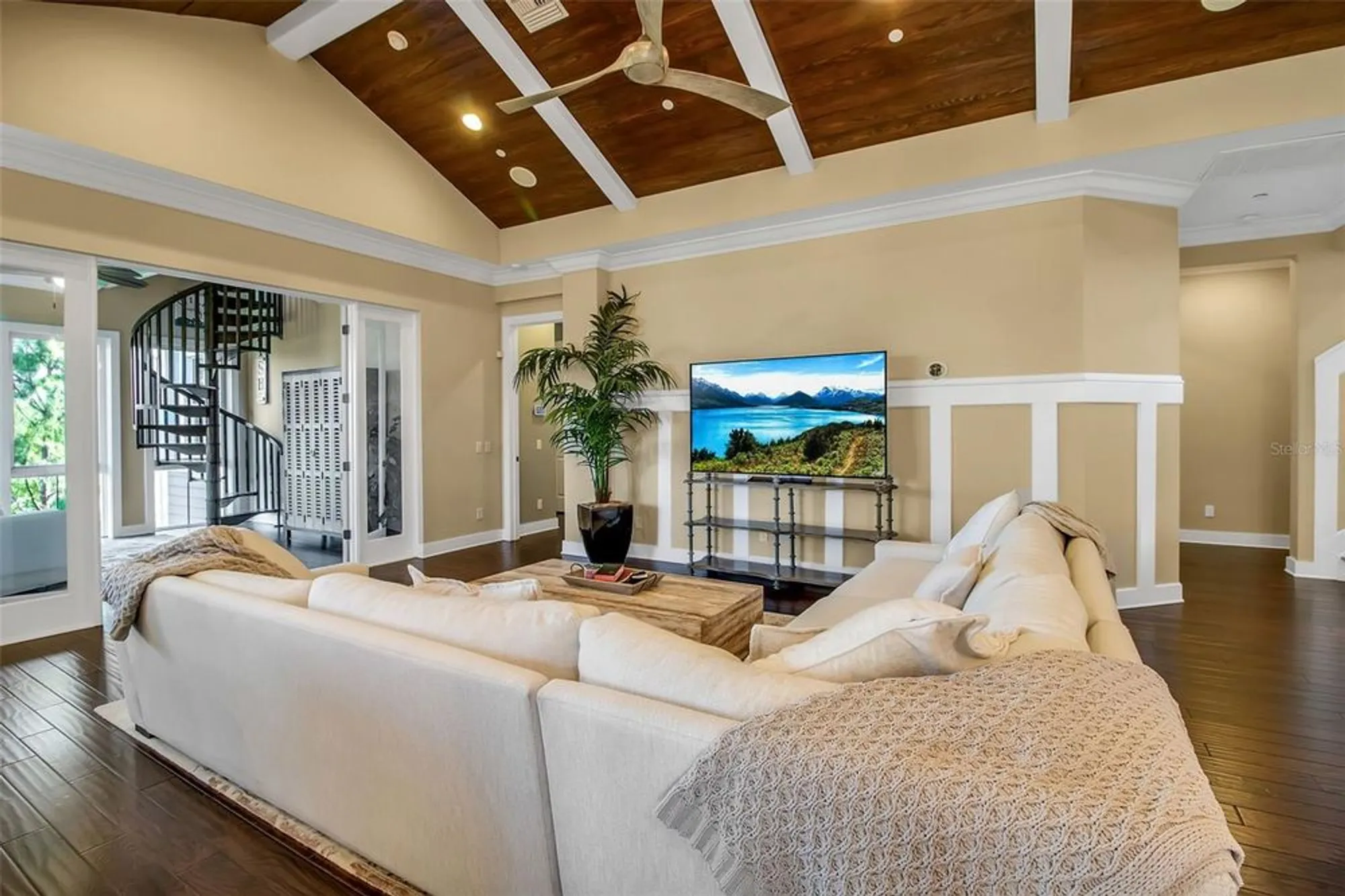 Property Slideshow image 32 of 99 | 321 sapphire lake dr 202, Bradenton, FL, 34209
