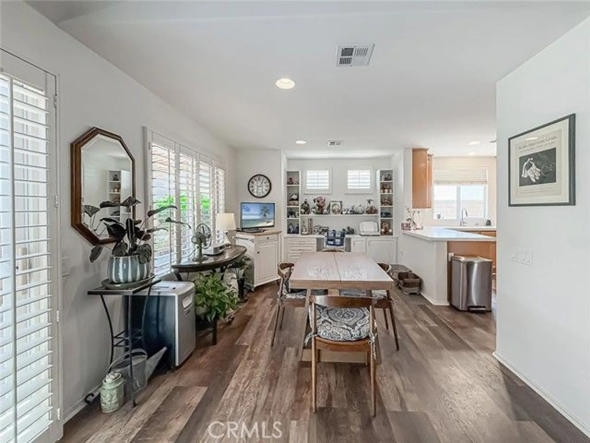 Property Slideshow image 12 of 47 | 2037 freesia ave, Simi Valley, CA, 93063