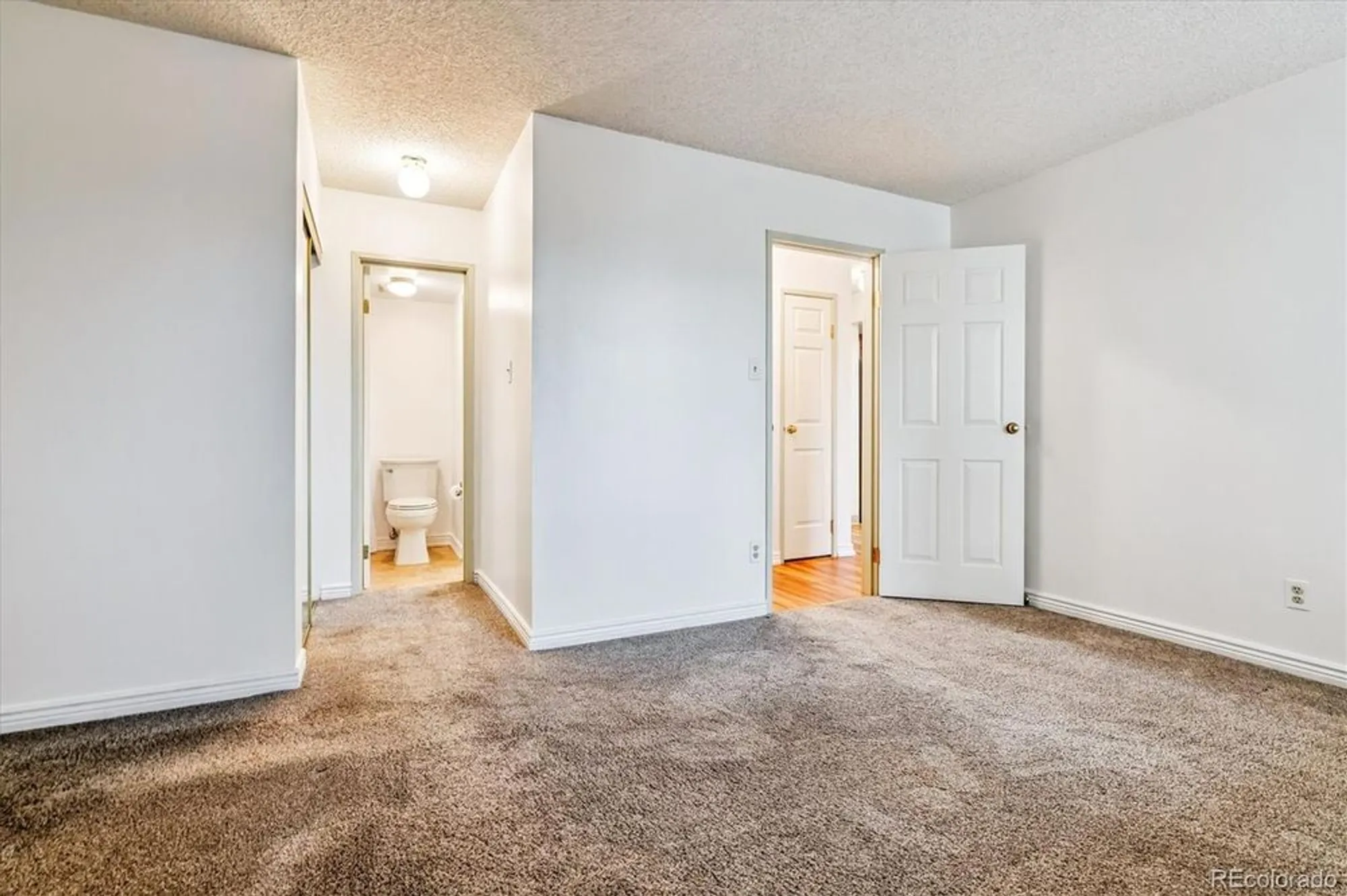 Property Slideshow image 12 of 35 | 13991 e marina dr apt 501, Aurora, CO, 80014