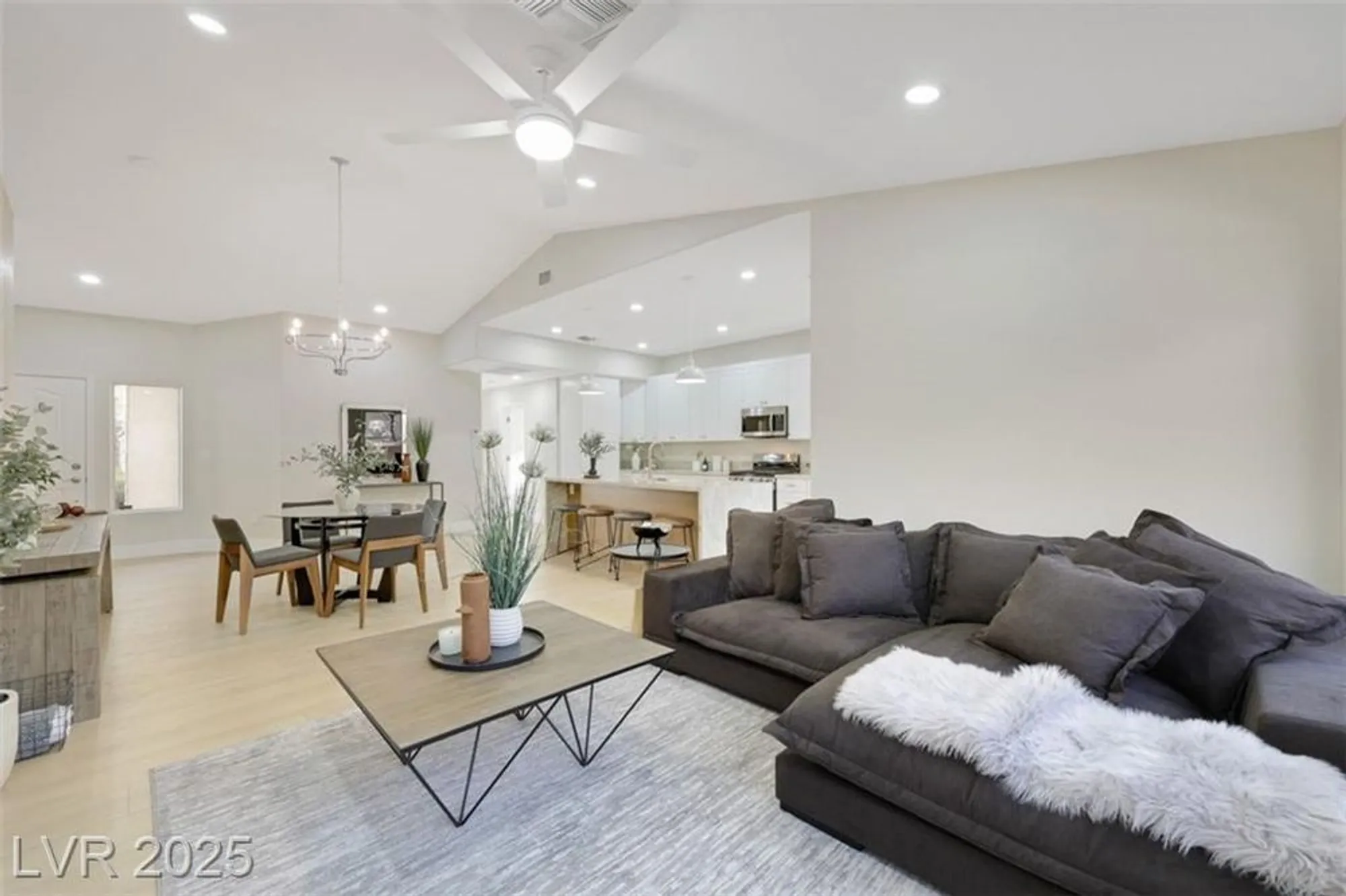 Property Slideshow image 14 of 31 | 2441 banora point dr, Las Vegas, NV, 89134