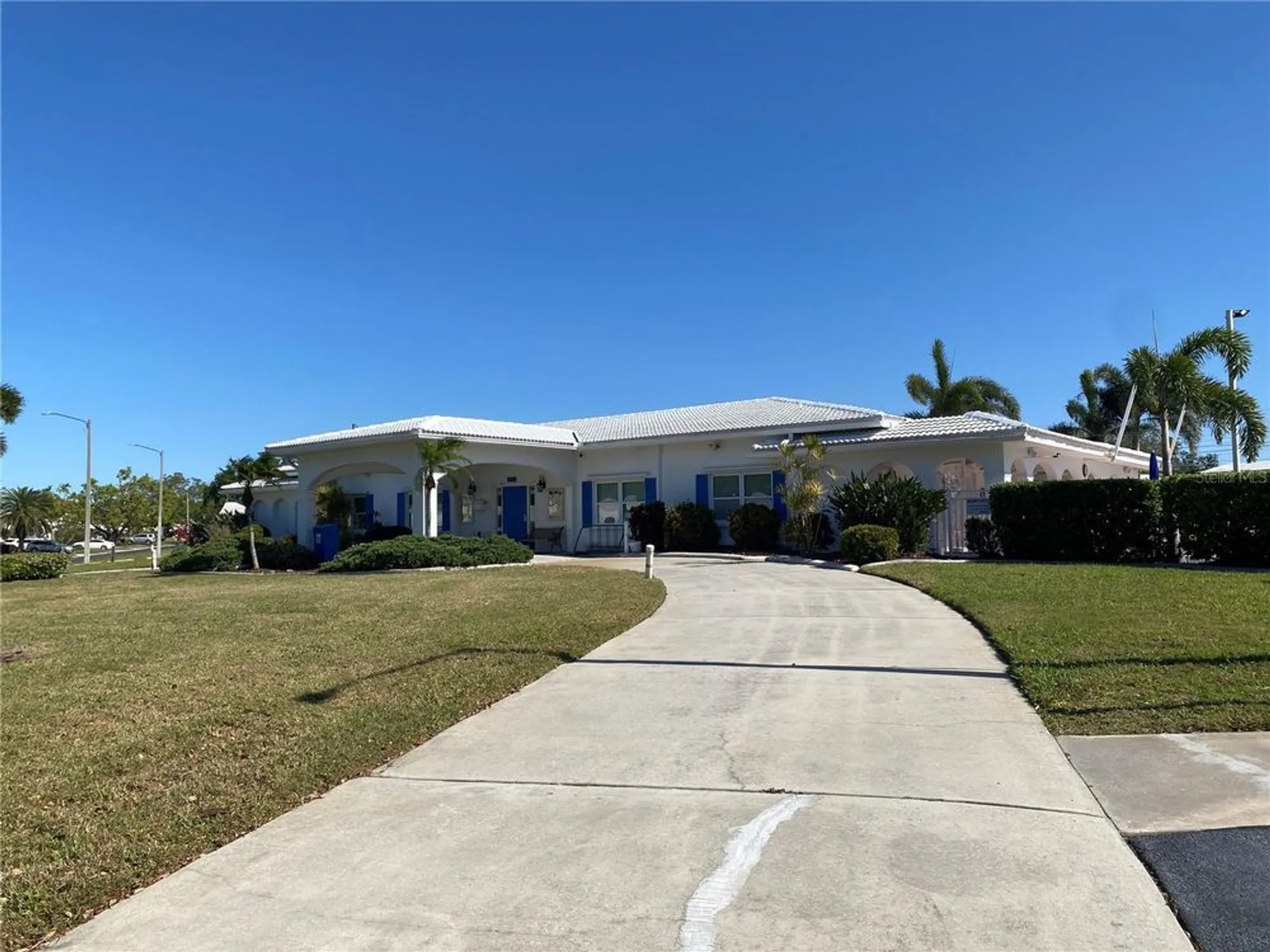 Property Slideshow image 3 of 71 | 9082 141st st, Seminole, FL, 33776