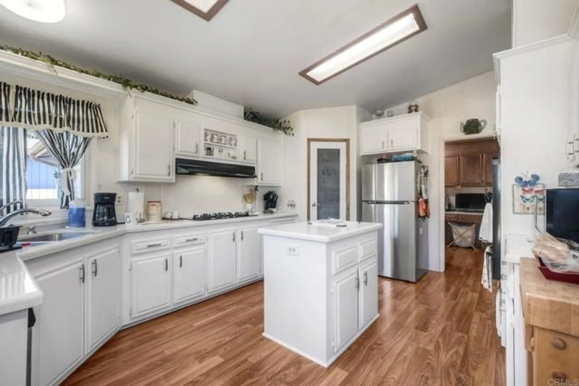 Property Slideshow image 6 of 35 | 5116 weymouth way, Oceanside, CA, 92057