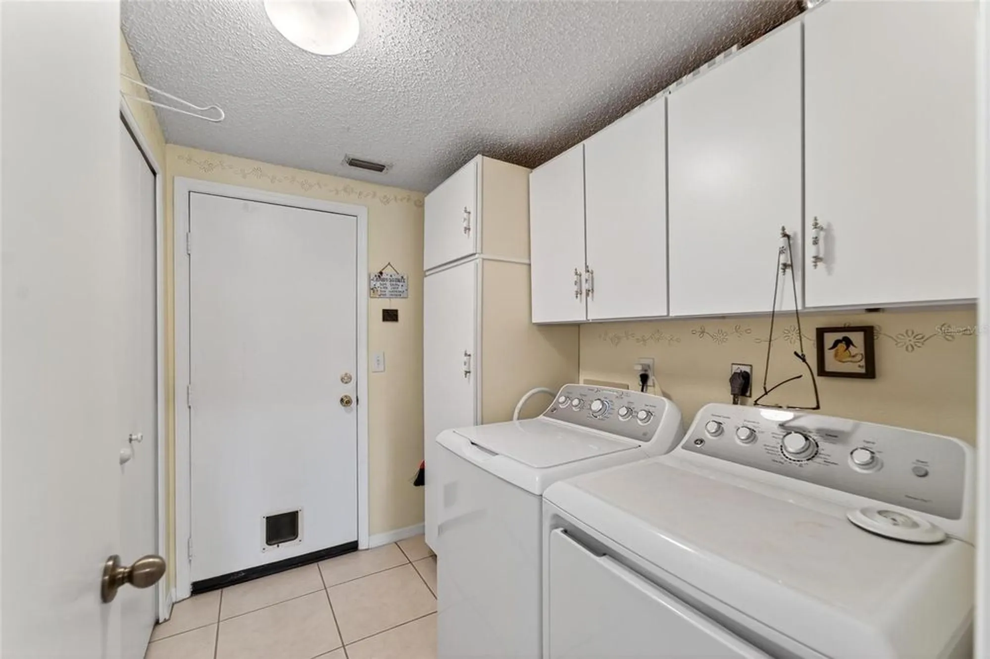 Property Slideshow image 39 of 73 | 326 caloosa palms ct, Sun City Center, FL, 33573