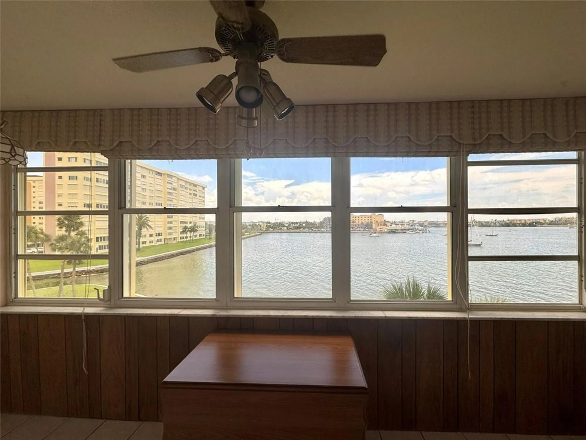 Property Slideshow image 27 of 51 | 4775 cove cir apt 403, St Petersburg, FL, 33708