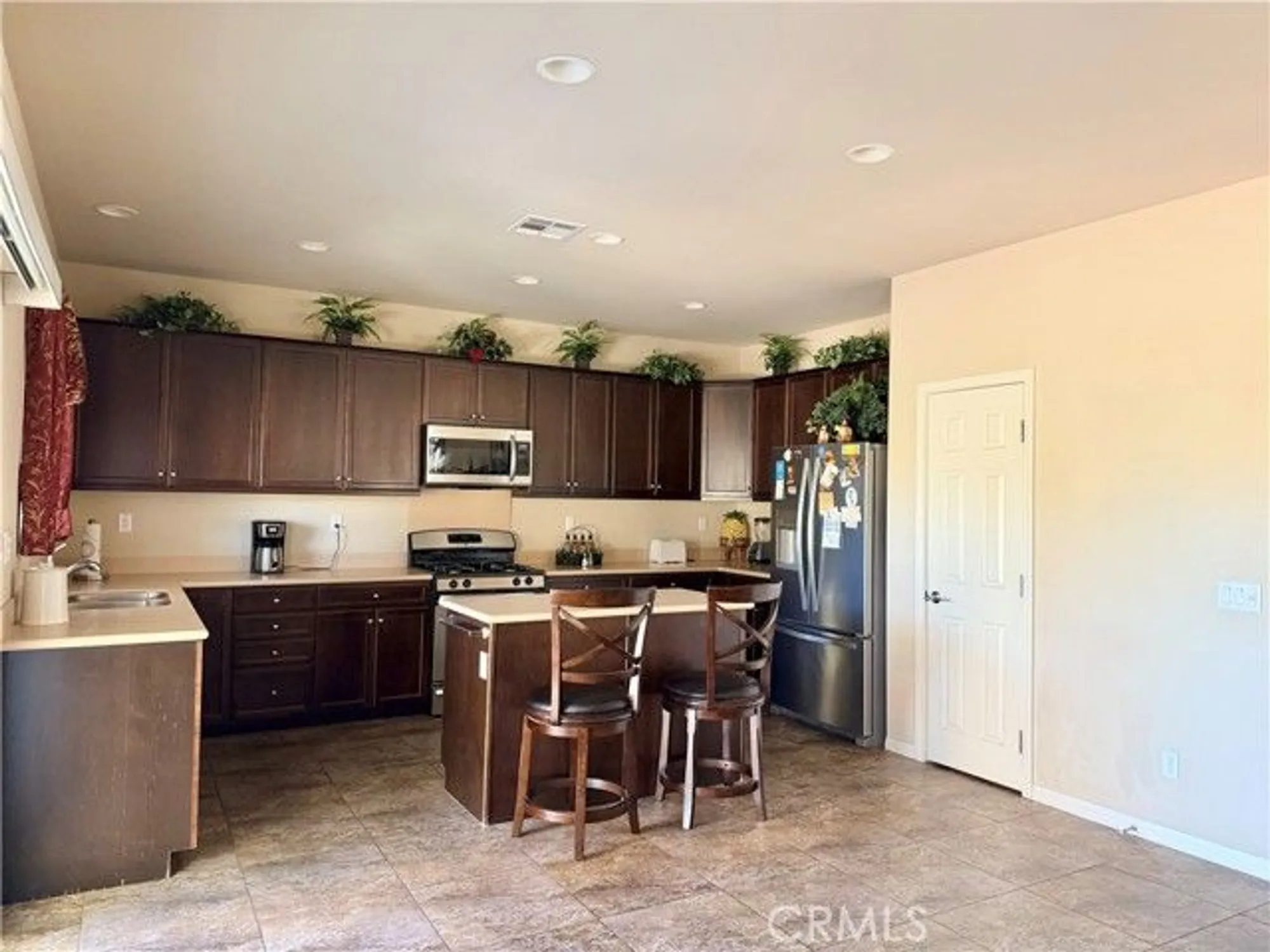 Property Slideshow image 12 of 30 | 19422 royal oaks rd, Apple Valley, CA, 92308